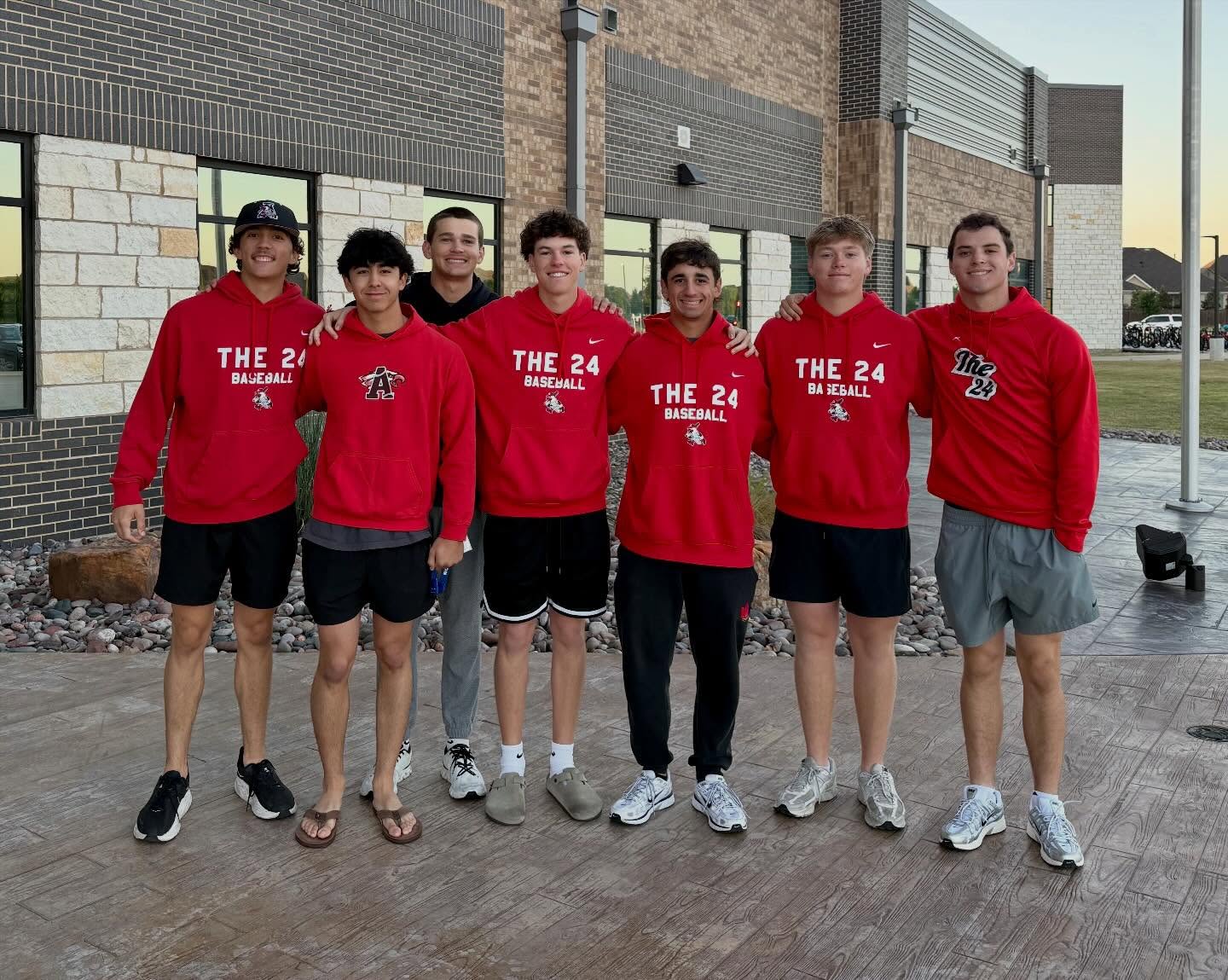 Argyle Baseball pouring into the next generation ⚾️ Come out to Youth Night tomorrow to meet the Varsity players and get autographs!