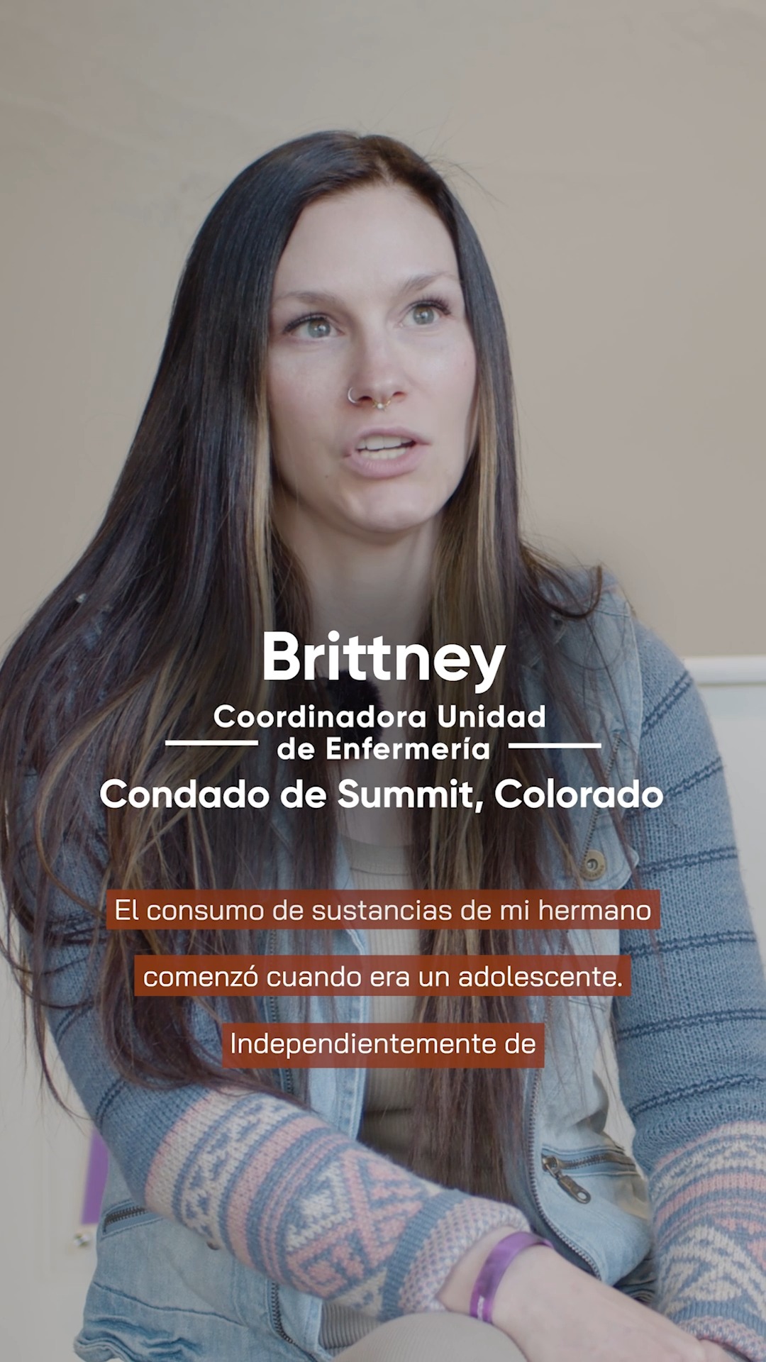 El hermano de Brittney empezó a consumir sustancias cuando era adolescente. Años más tarde, una raya de cocaína mezclada con fentanilo le costó la vida.
Ahora, Brittney comparte un mensaje sencillo pero contundente: infórmate sobre el fentanilo, difunde la concienciación sobre las sobredosis y cuidaos unos a otros. La información puede salvar vidas.
Ya sea aprendiendo sobre los riesgos de sobredosis, apoyando a alguien que lucha contra un trastorno por consumo de sustancias o simplemente informando a otros sobre los riesgos del consumo de sustancias, tú puedes marcar la diferencia. Como dice Brittney: “Solo hay que ser humano para ser un héroe.”
Encuentra recursos locales de recuperación en https://www.communitycompass.co/resources
#Recuperación #ApoyoEntreIguales #Sobredosis #ConcienciaciónSobreLasSobredosis #RecuperaciónEntreIguales #SaludMental #eagle #silverthorne #breckenridge #frisco #aspen #glenwoodsprings #basalt #leadville #vail #carbondale #edwards #avon #silt