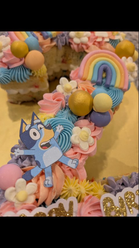 Bluey Twoey cake - so much color, so much fun!
#bluey #cakesofinstagram #birthdaycakesforkids #homebakery #rachelbakescakes
