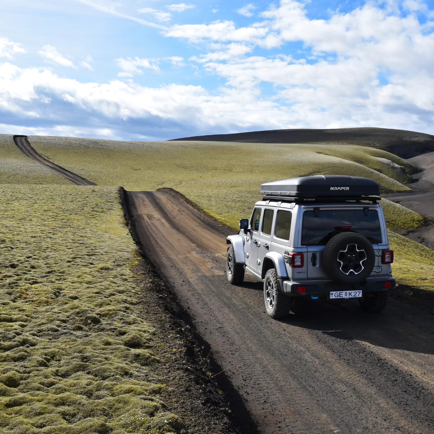Iceland 🇮🇸
- F207 Lakagígar -
La piste F207 est une boucle de 38 km en sens unique permettant d'explorer la chaîne de cratères du Lakagígar.
Les paysages traversés sont d'une incroyable diversité.
Tantôt, la piste serpente entre des collines recouvertes de mousses d'un vert intense 💚, tantôt, nous traversons des étendues lunaires recouvertes de cendres volcaniques 🌋
.
.
.
.
.
#iceland #iceland🇮🇸 #visiticeland #icelandphotography #iceland_photography #icelandroadtrip #icelandnature #icelandicnature #traveliceland #guidetoiceland #exploreiceland #icelandsecret #icelandscape #icelandadventure #iloveiceland #discovericeland #icelandexplored #southiceland #southiceland🇮🇸 #visitsouthiceland #landscapephotography #wonderful_places #discovernature #roamtheplanet #discoverearth #awesome_earthpix #beautifuldestinations #icelandichighlands #lakagigar #vatnajökullnationalpark
