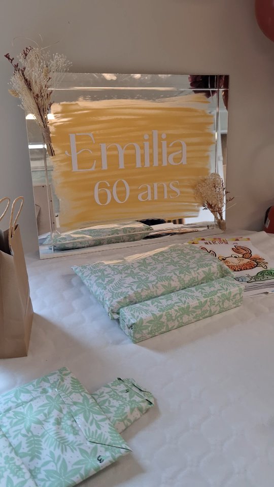Miroir d'anniversaire 🎉
Pour une table qui fait de l'effet et une décoration réussie 😍🌸
Décoré de fleurs séchées pour un effet WAHOU !
Contactez moi pour plus d'informations.
#miroir #miroiranniversaire #effetwahou