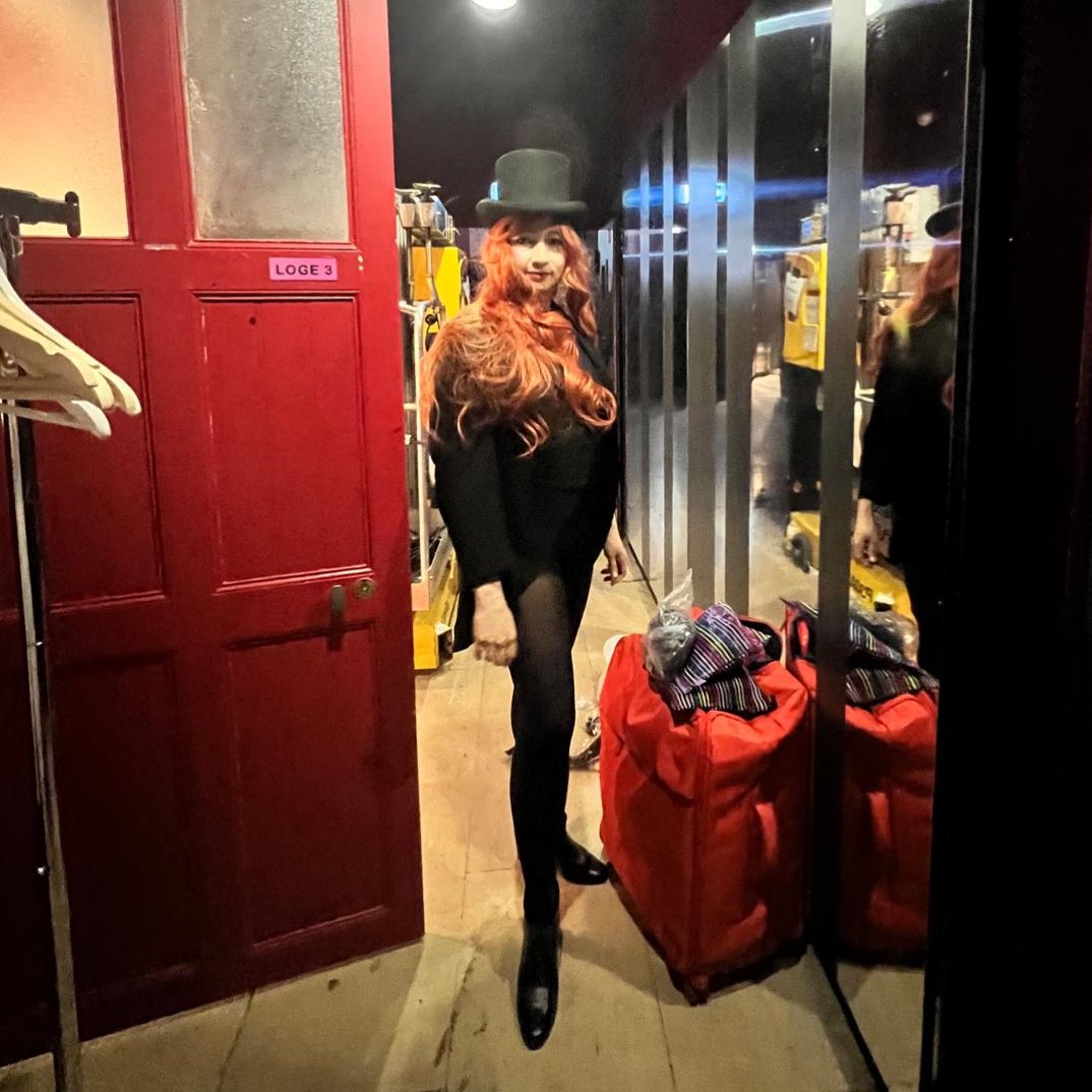 Rousse pour Mr K 💋
On s’envole ce soir !
Création de Chansons Monstres
3 et 4 avril
Récital Cabaret - @monsieur_k_et_cie
Piano Mr Anna Petrovna
Accordeon Fred Ferrand
Et @saraholivierofficiel @jonathancapdevielle @jeanneplante