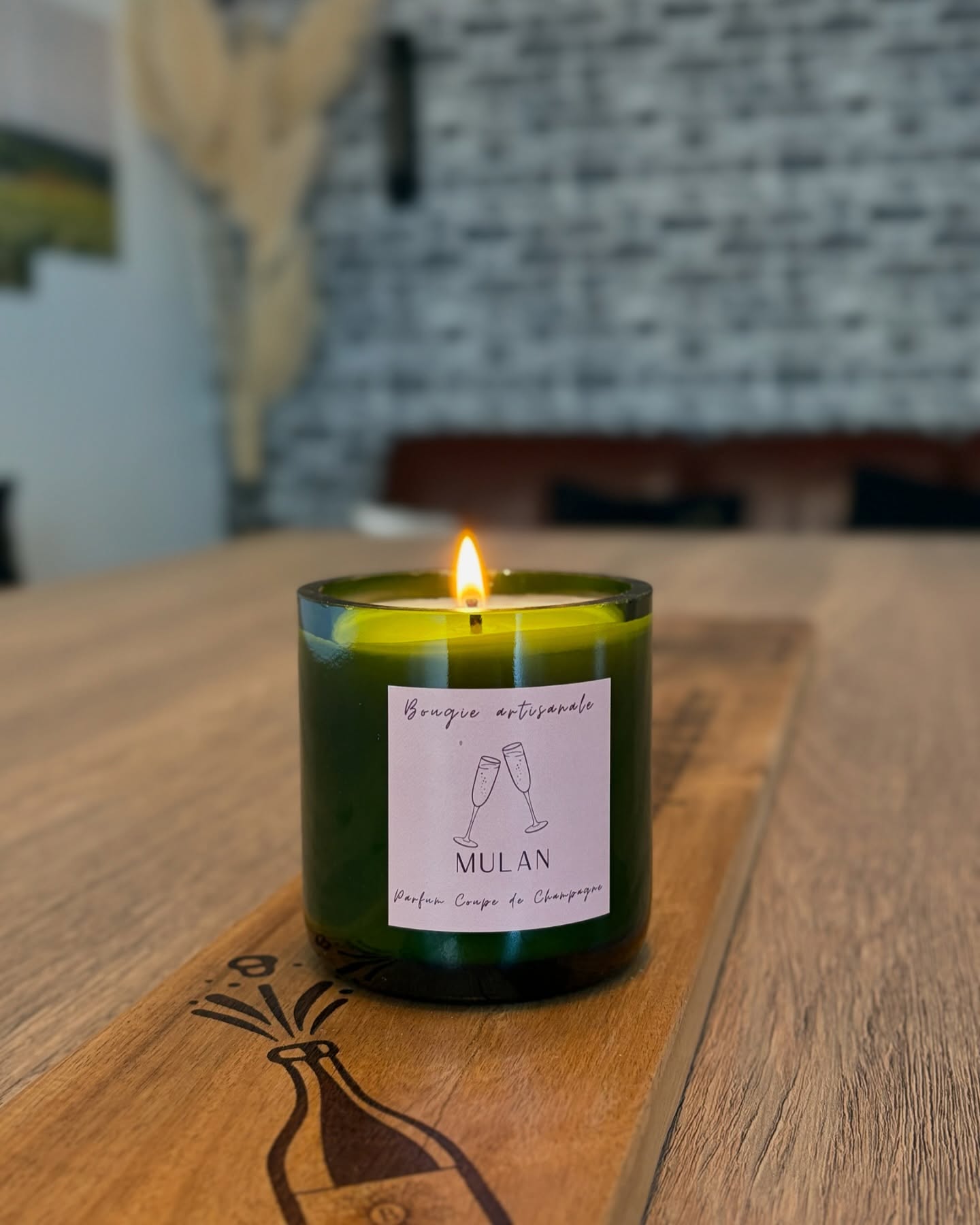 Pendant que notre gîte se prépare à recevoir ses prochains locataires 🏠🔑 ; notre bougie MULAN s’installe 🕯️, afin de laisser son merveilleux parfum « Coupe de Champagne » imprégner la pièce ! 🥂Quelques week-ends sont encore disponibles avant la fin de l’année, alors ne perdez pas une seconde pour réserver notre gîte sur notre site internet : champagnebrassart.com Les bougies sont disponibles à la demande, par mail : champagne.brassart@gmail.com au prix de 22€.
#champagne #gite #giteenchampagne #gitemylbulles #gite8personnes #bougie #bougiemulan #bougieartisanale