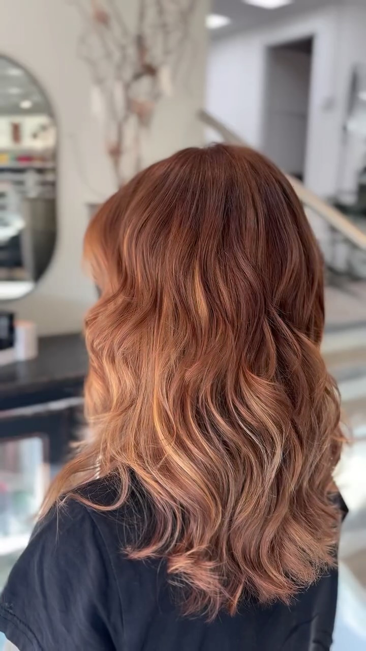 🔥 Copper transformation 🔥Friskt, glansigt och fullt av liv
•
•
•
•
#lorealpro #dialight #diacolor #copperhair #freshhair