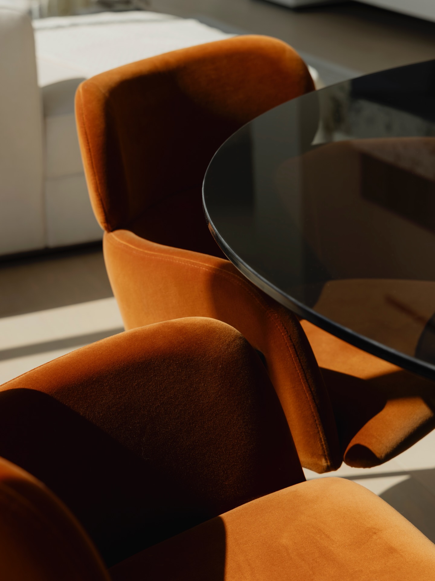 Sunlit living spaces defined by soft neutrals, sculptural seating, and refined material layering.
A harmonious interplay of texture and light evokes understated luxury with a contemporary edge.
Photographer: @toozestudio
Developer: @livdevelopers