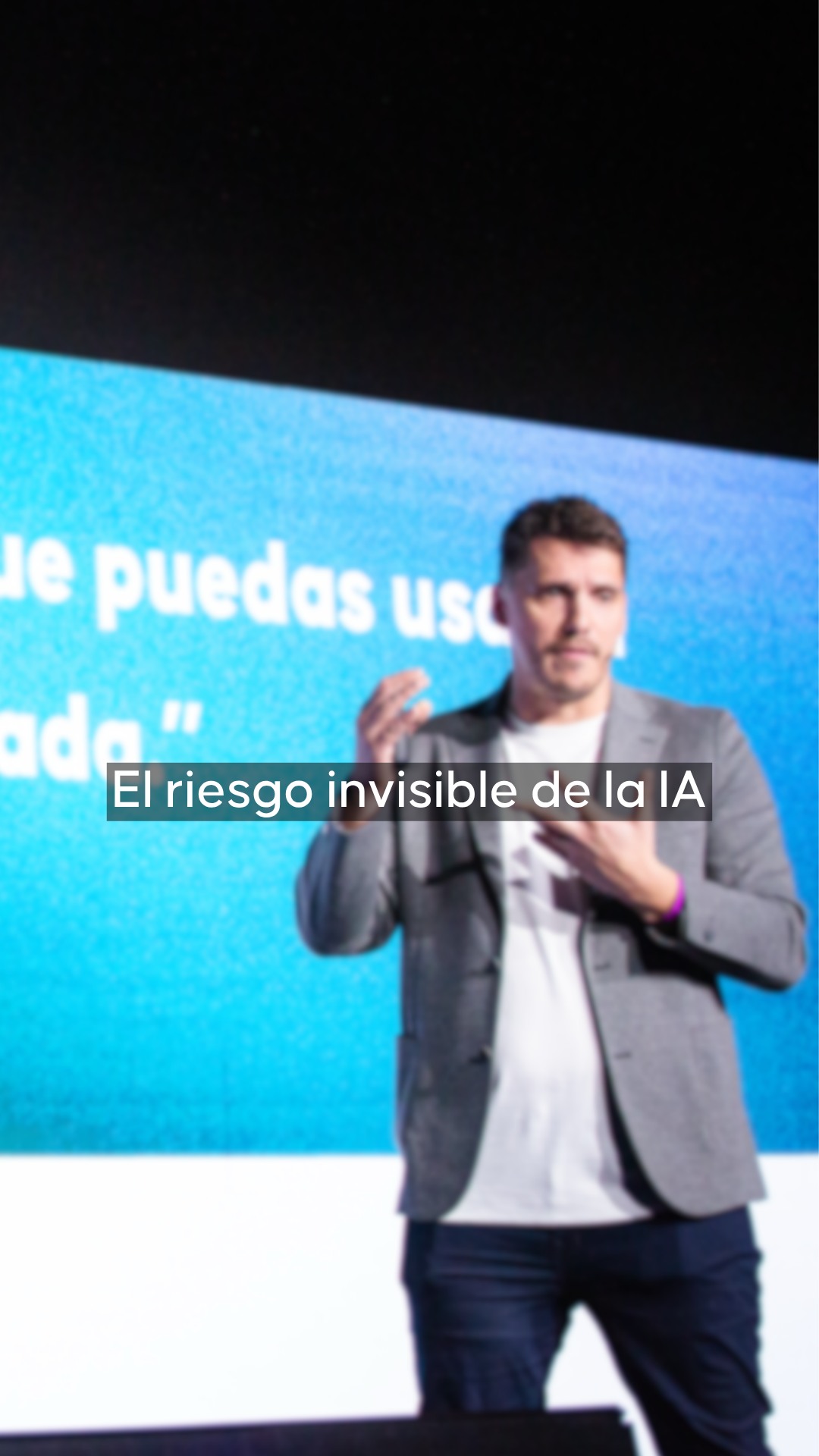 ⚠️ Más del 60% de los equipos usan inteligencia artificial sin control de IT. Así nace la “nube paralela”: datos sensibles circulando sin trazabilidad. El problema ya no es si pasa, sino quién controla esa información.
#InteligenciaArtificial #DataSecurity #Privacidad #AI #transformaciondigital