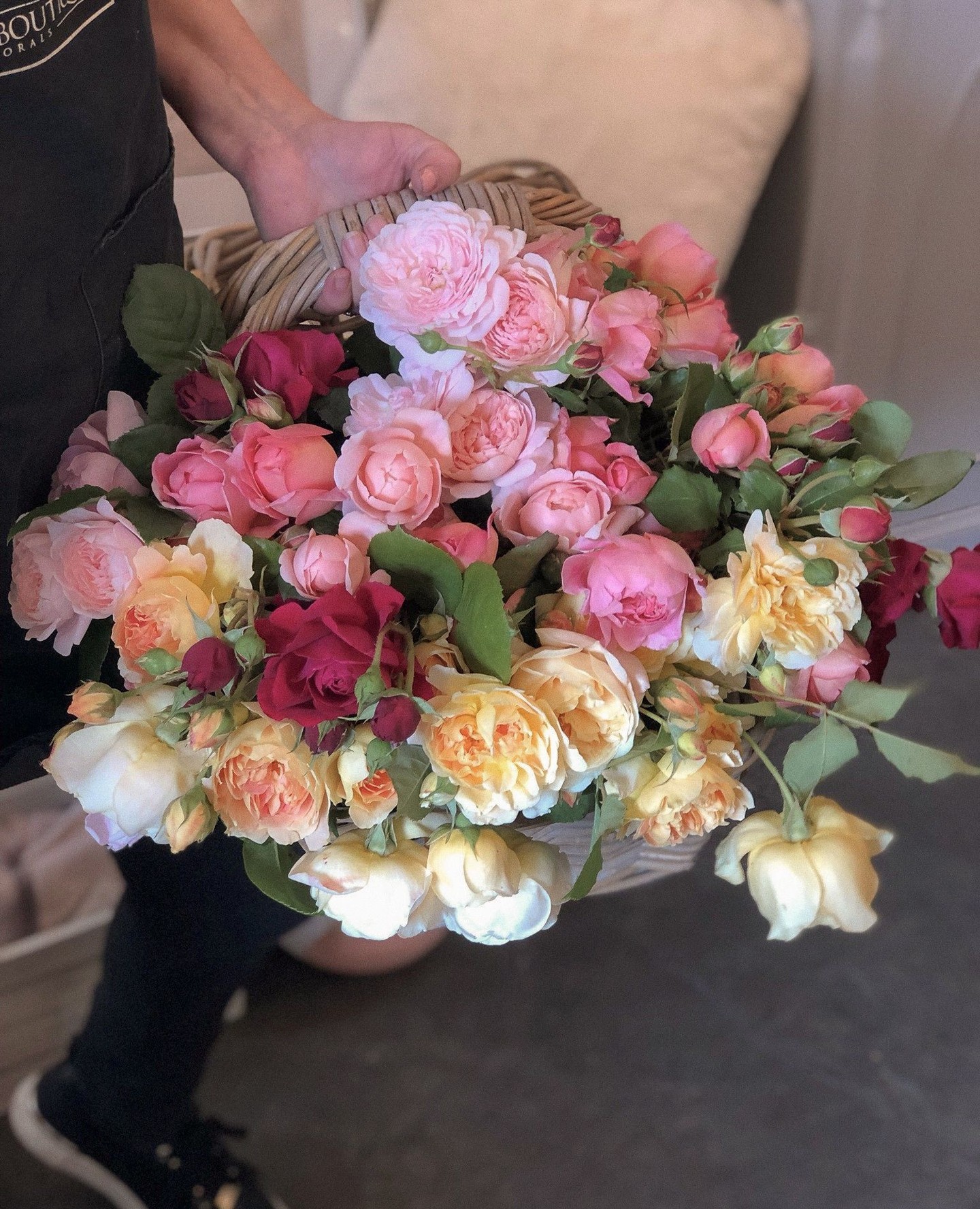 There’s something about the start of a new week—
a quiet reset, a return to the details that matter most.
In the studio, it often begins like this—
gathering what’s in season, letting the palette unfold naturally.
Each piece starts simply,
and becomes something more over time.
—
Niche Boutique Florals
.
.
#nicheboutiqueflorals
#mapleridgebc
#fraservalleyflorist
#gardenstyleflorals
#romanticflorals
#seasonalblooms
#frenchinspired
#slowlivingstyle
