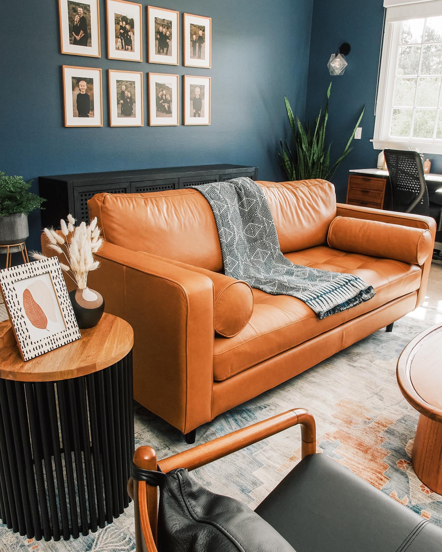 Bold Blue 💙
Excited to share this one.
You know I love a good pop of color!
We transformed this sitting room into a functional work space.
Swipe to see the transformation 🛋️