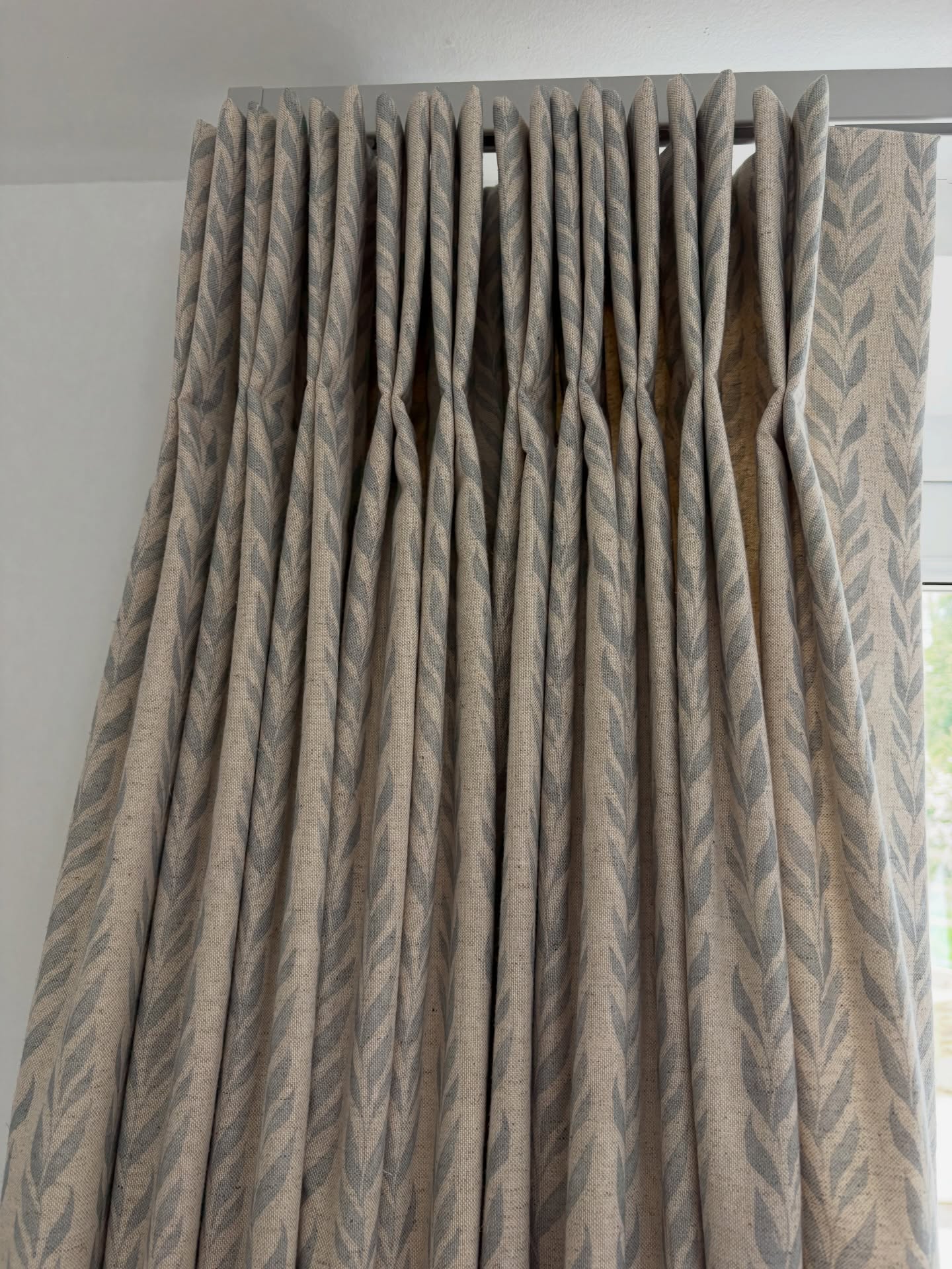 Fitted these just before Easter - 4 pairs of curtains for a master bedroom and en-suite. My customer wanted something with a little pattern but unobtrusive so they could still have their favourite bright bedding. #masterbedroomcurtains #interlinedcurtains #ledburyinteriors fabric from @chathamglyn interlined and lined and hung on tracks from @cameron_fuller_limited