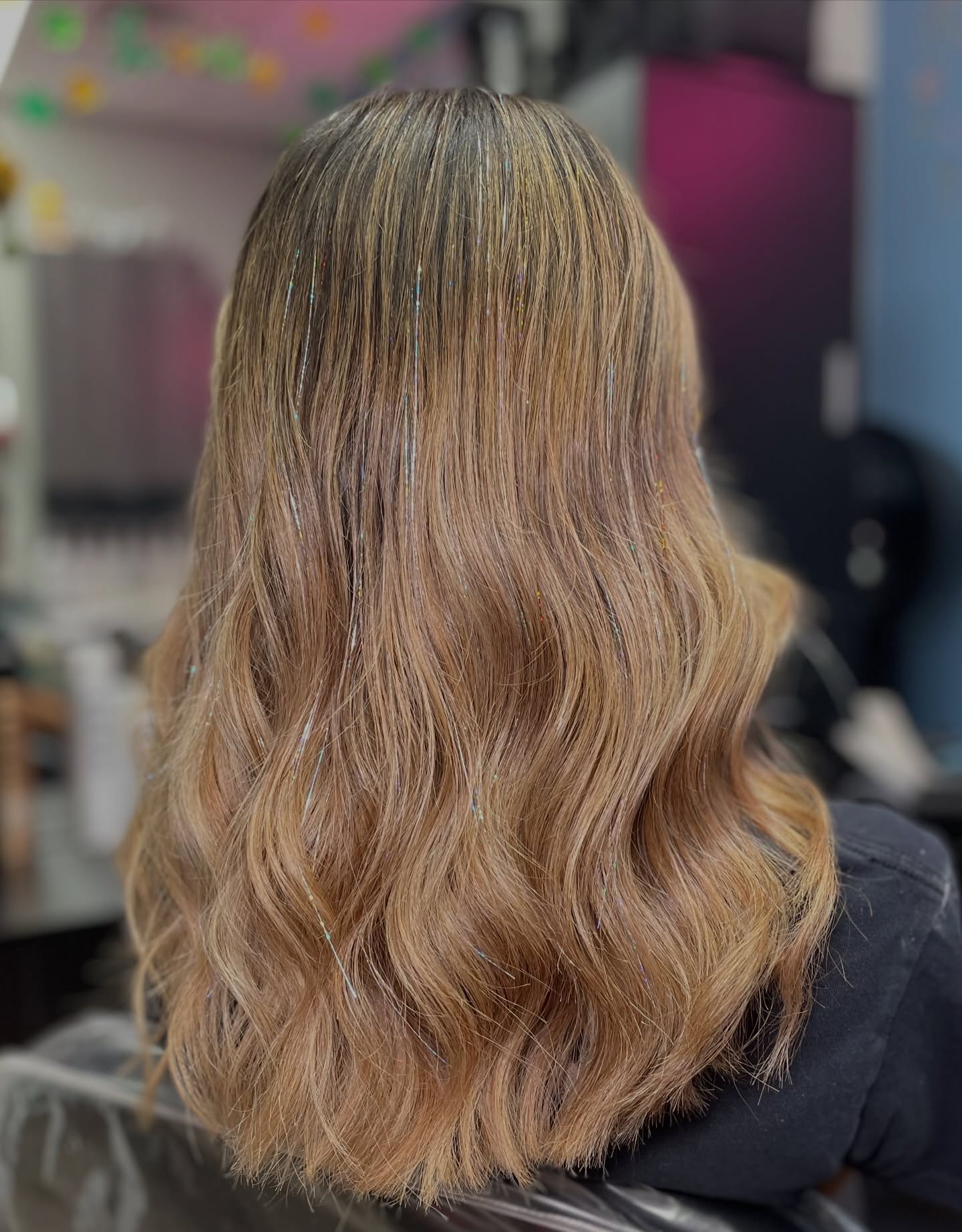 Blonde season loadingโฆ ๐
Link in bio to book!
What we did: Full highlight with shadow root, toned, haircut, finished with waves, and topped with tinsel.
#sanantoniohair #satxhair #satxhairstylist #blondehighlights blondehair