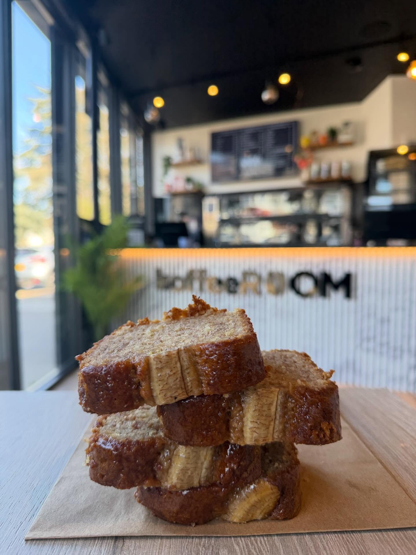 🍌🍞 GLAZED BANANA BREAD 🍞 🍌 #bananabread #bakedgoods #coffeeshop #surbiton