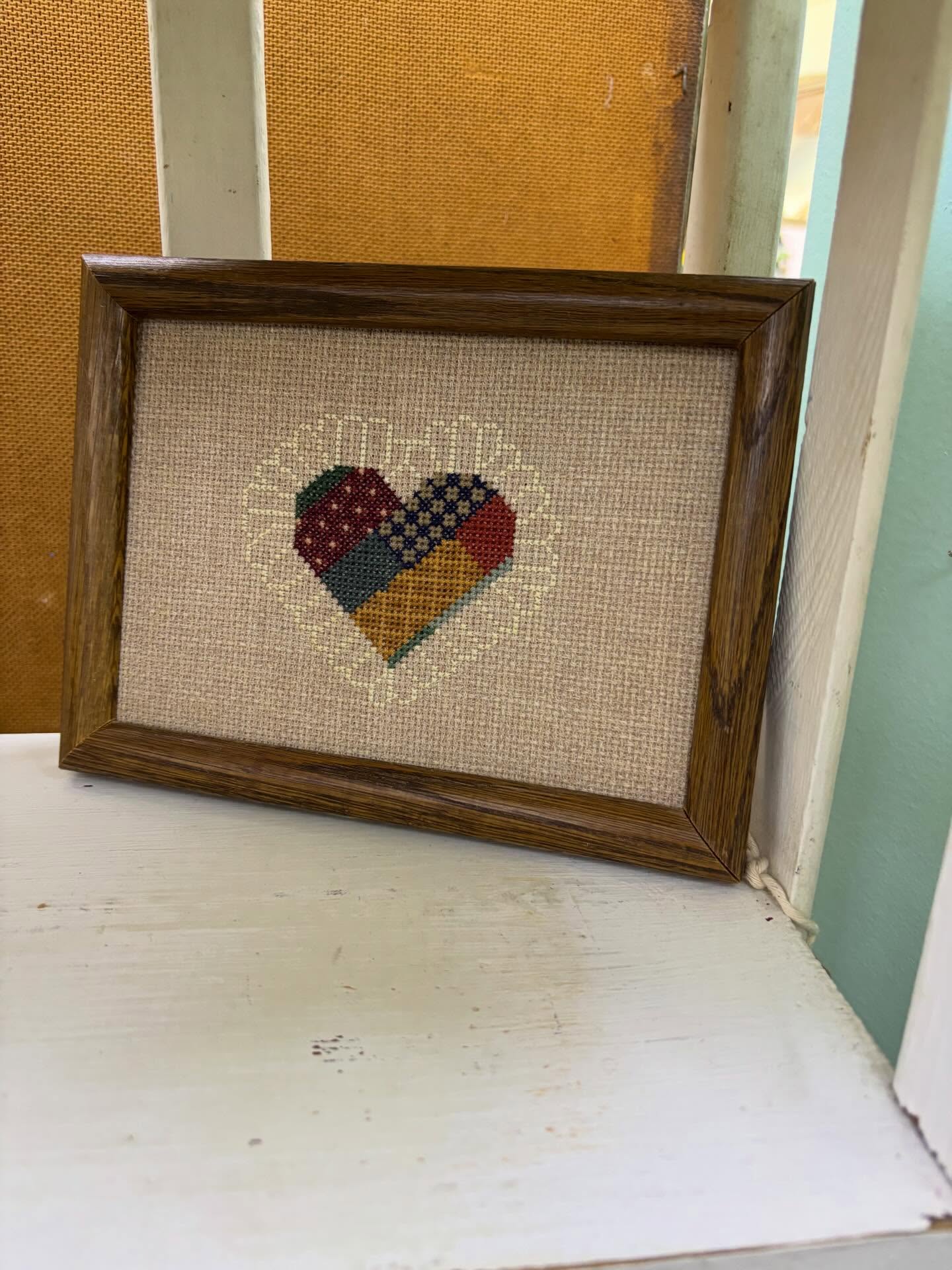 Mustard Seed Mercantile has so many things to offer! Including these new items I added this afternoon! #junkismylife #vintagetupperware #vintagecrossstitch #welcomehomevintagetour #vintagedecortour