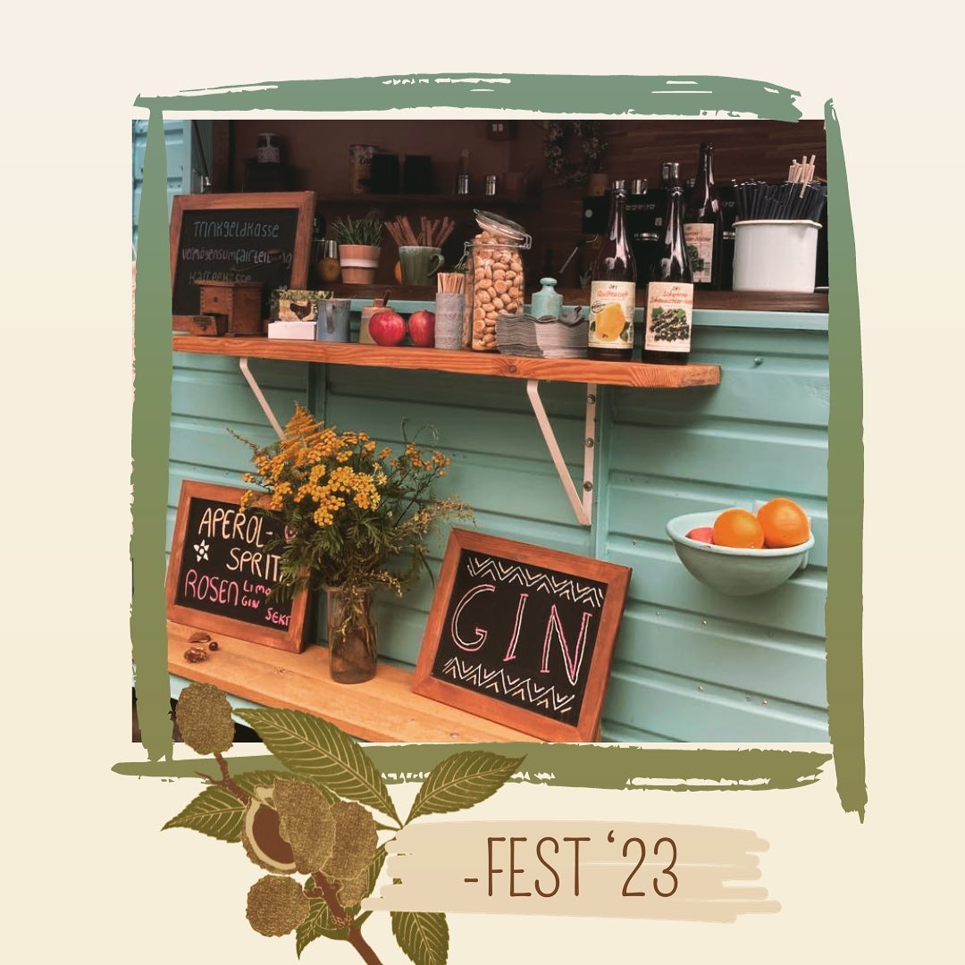 Am Sonntag hat das daddel.du einen Ausflug in die Bummelzone Bad Harzburgs gemacht zum alljährlichen Kastanienfest.. und es gab den weltbesten Apfelsaft vom @biohofamelm - wahlweise mit Quitte oder Johannisbeernektar - ein Schmäuschen!
#hofladen#bio #kaffeeundgin #frischerapfelsaft #kastanienfest