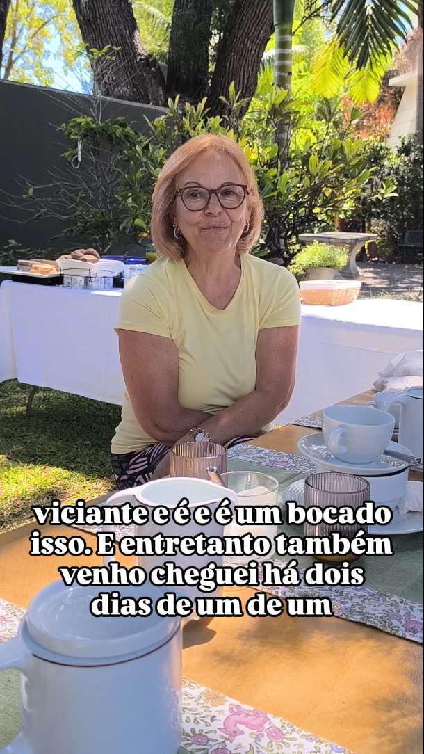 APRENDE A ENRAIZAR & PIQUENIQUE
9 de Maio - 10:30h, Hotel Quintinha de São João
Há um cansaço que não se resolve com descanso.
Um vazio que não se preenche com distração.
Vivemos desligados — do corpo, da respiração, do silêncio.
E, sem nos apercebermos, perdemos o chão.
Enraizar é voltar.
Voltar ao sentir, ao presente, à estabilidade que nasce de dentro.
É permitir que a natureza te lembre como estar — inteiro, firme, vivo.
No dia 9 de maio, às 10:30h, ofereço-te esse espaço. No jardim da Quintinha de São João vamos abrandar, respirar e reaprender a pertencer.
🌿 Workshop “Aprende a Enraizar”, vários exercícios de mindfulness e de conexão com a natureza;
🌿 Picnic consciente, para nós conectarmos com outras pessoas.
Envia mensagem para reservares o teu lugar 🌷