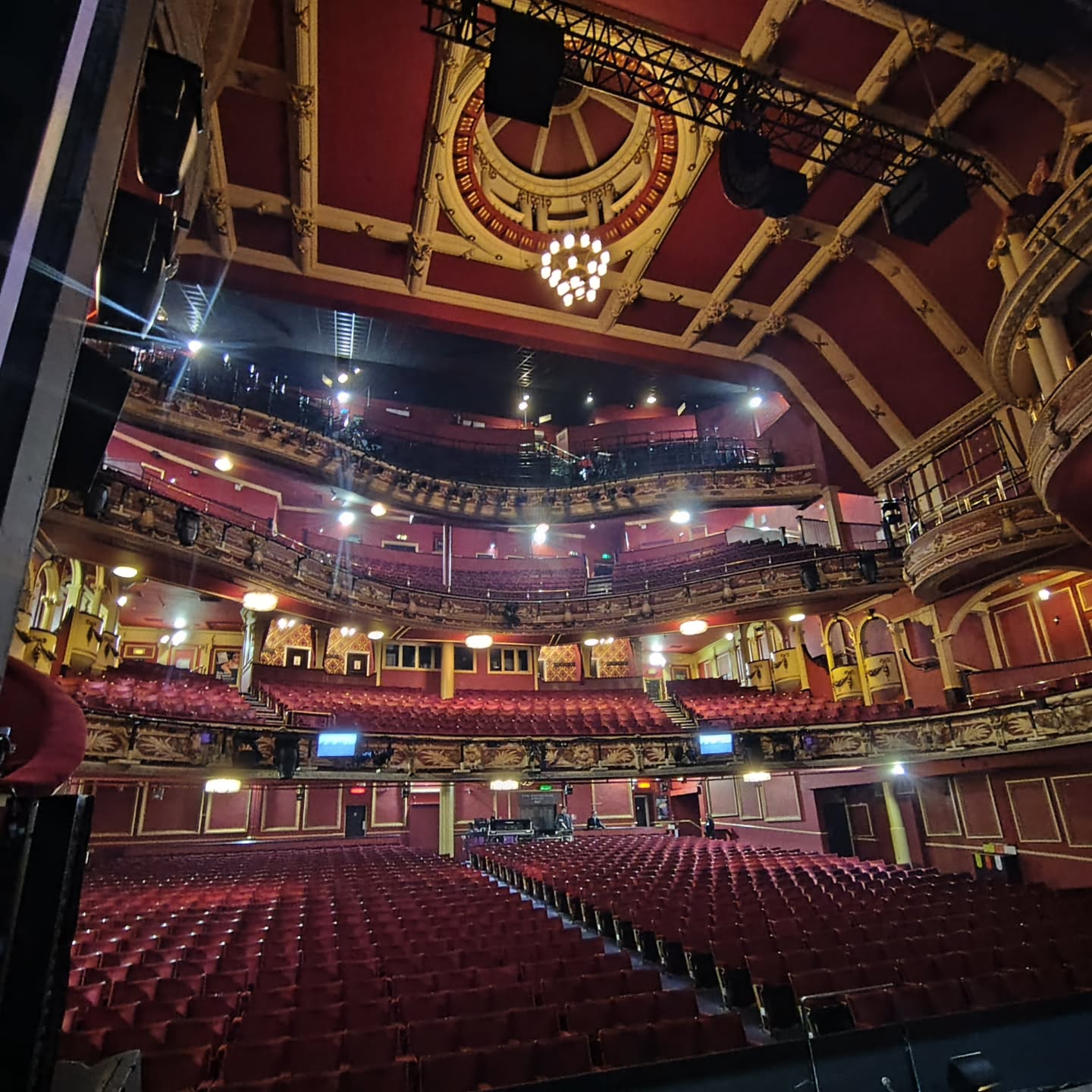 Over to Sunderland Empire for this week on @meangirlsmusical
The Yamaha Hex Rack makes its debut today! Which means I've been able to compact the setup a bit more, making everything a bit easier to reach!
I need to say a HUUGE thankyou to Jason, Pars and the rest of the team at @yamahamusiclondon for their help with spec and sourcing this monster of a kit for the tour (it's a Yamaha Tour Custom, with an Aluminium Recording Custom Snare, and it all sounds incredibly monstrous on this show!).
If anyone is around this week "up north" then let me know!
.
.
.
.
.
.
.
.
.
.
#yamahadrums #dreamcymbals #vateedrunsticks #sunderlandempire #meangirlsuktour