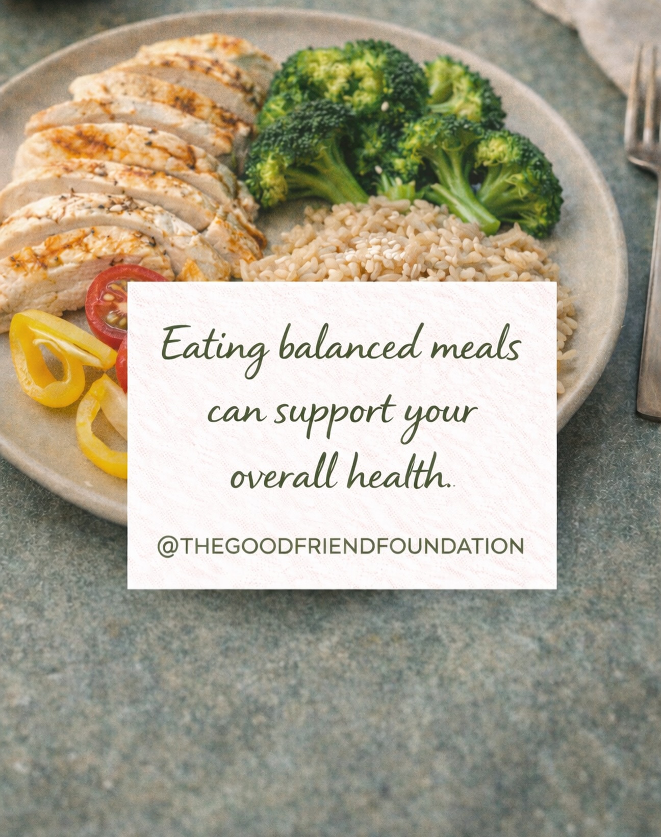 Eating balanced meals can support your overall health.
Comer comidas balanceadas puede apoyar tu salud general.