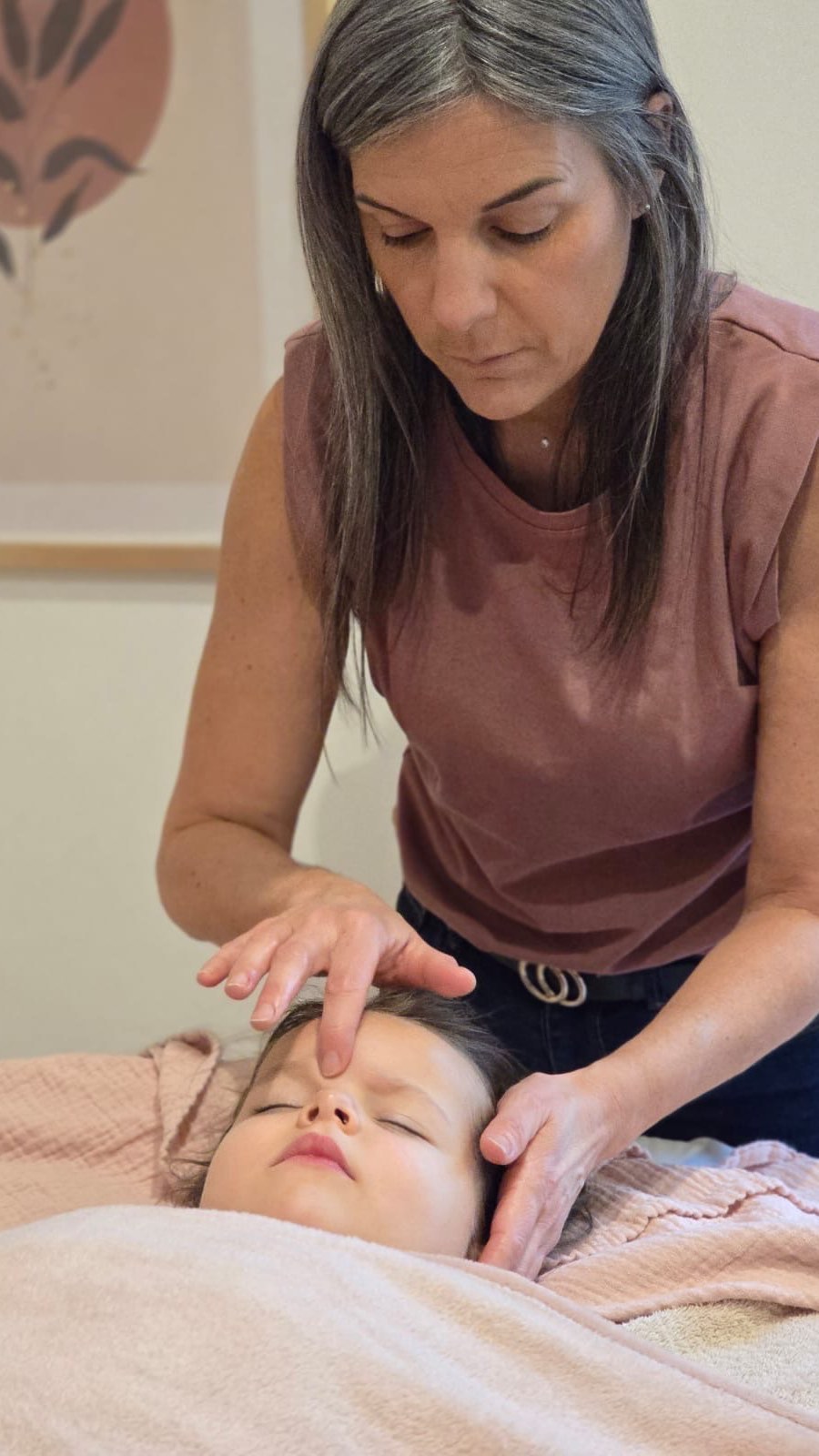 Massage bien-être pour enfants ou réflexologie émotionnelle
👉 Une approche douce pour l’aider à se recentrer, apaiser ses émotions et retrouver son équilibre dans un cadre calme et cocooning.
🎈 Offrez-lui un moment de douceur au sein du cabinet Rêve de bien naître
📍 Un instant rien que pour lui… pour repartir apaiser
👉 Réservez sa séance dès aujourd’hui !
💖 Un moment rare, rempli de douceur, pour prendre soin de ceux qui comptent le plus
📍 Rêve de Bien Naître
11 bis rue du Fief, 92100 Boulogne
📞 06 16 02 14 65
🌐 Réservation & infos : www.revedebiennaitre.com
#massageenfant #reflexologiebébé #reflexologieemotionnelle #soinenfant #massagebébé