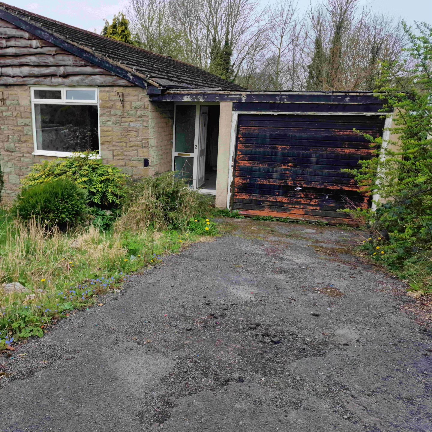 Transforming driveways, one smooth finish at a time! Check out this stunning before-and-after of our latest tarmac driveway project in Silsden. Atkinson Surfacing delivers top-quality results every time, creating surfaces that not only look great but stand the test of time.
Thinking about a driveway upgrade? We're still taking enquiries for the year, so don't wait—reach out today and let’s get your project started!
#AtkinsonSurfacing #DrivewayTransformation #Silsden #BeforeAndAfter #TarmacDriveway