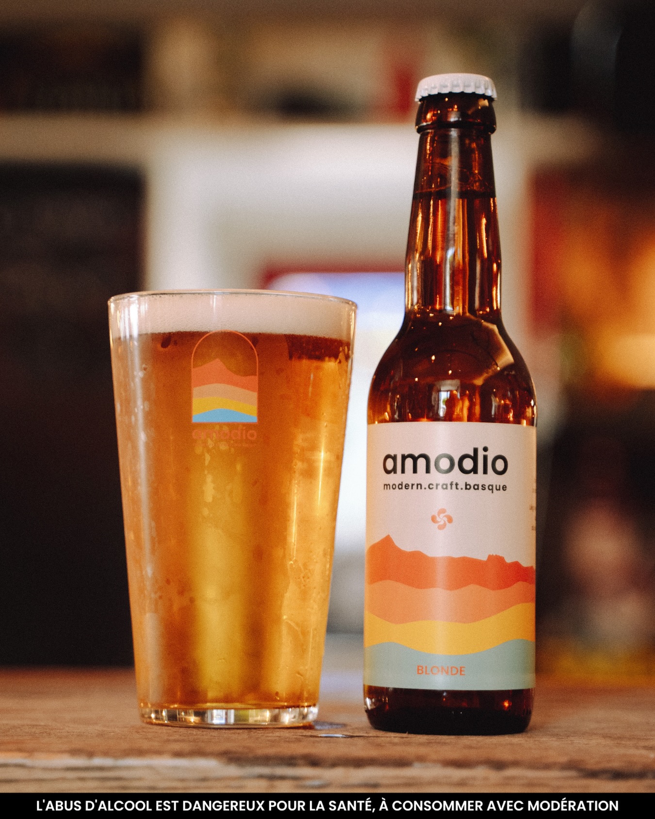 On pourrait croire que ce n’est qu’une simple bière, une parmi tant d’autres.
Amodio blonde c’est un subtil équilibre entre malt et houblon créant un goût léger et rafraîchissant avec une pointe d’amertume.
Véritable symbole de fraîcheur et de simplicité, elle est l’alliée idéale pour se détendre ☀️
Disponible à la pression, bouteille 33cl & 75cl.
#amodio #beer #basquecountry
L’abus d’alcool est dangereux pour la santé, à consommer avec modération.