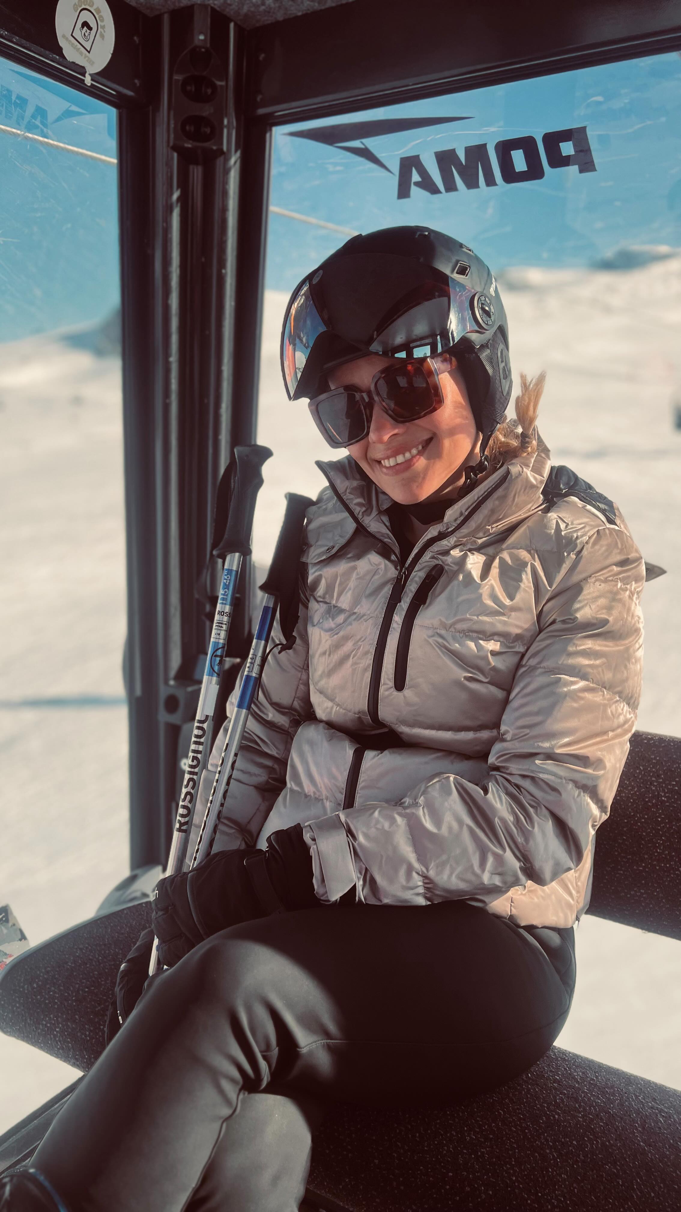 SUMMER MUST-HAVE! ☀️
__________
Onze Protect & Refresh mist is zo’n product dat eens je het in huis hebt, je het daarna écht niet meer kan missen.
Waarom?
✨ SPF makkelijk opnieuw aanbrengen
✨ perfect voor over je make-up
✨ ideaal voor onderweg
✨ perfect voor vakantie, terras of skivakantie
✨ ook handig voor nek, hals en schouders
✨ snel en gemakkelijk in gebruik
✨ ook kids & hubby gebruiken deze supergraag
Wel belangrijk: niet gewoon verstuiven en klaar. Altijd nog even zacht uitsmeren met je handen, zodat je huid mooi en gelijkmatig beschermd is.. ❤️
Echt een summer essential die je altijd bij de hand wil hebben! Verkrijgbaar op onze webshop. #linkinbio
❗️REMEMBER: SPF = jouw allerbeste anti-rimpel crème! En niet alleen in de ochtend hé, om de 2u opnieuw aanbrengen. Thank me later! 😉
__________
#summermusthave #spfisyourbff #zonnespray #huidverzorging @imageskincarebenelux @imageskincare