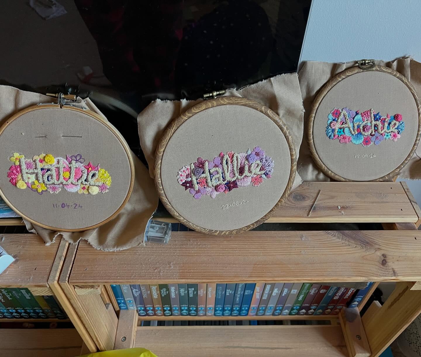Three of my cousins had their first babies in 2024 so more embroidery followed for Christmas presents🎁
I didn’t get any nice photos of them finished as I was in such a rush to send them out in time for Christmas😅
#babynameembroidery #embroideredname #babypresent #handembroidery #floralembroidery #hattie #hallie #archie