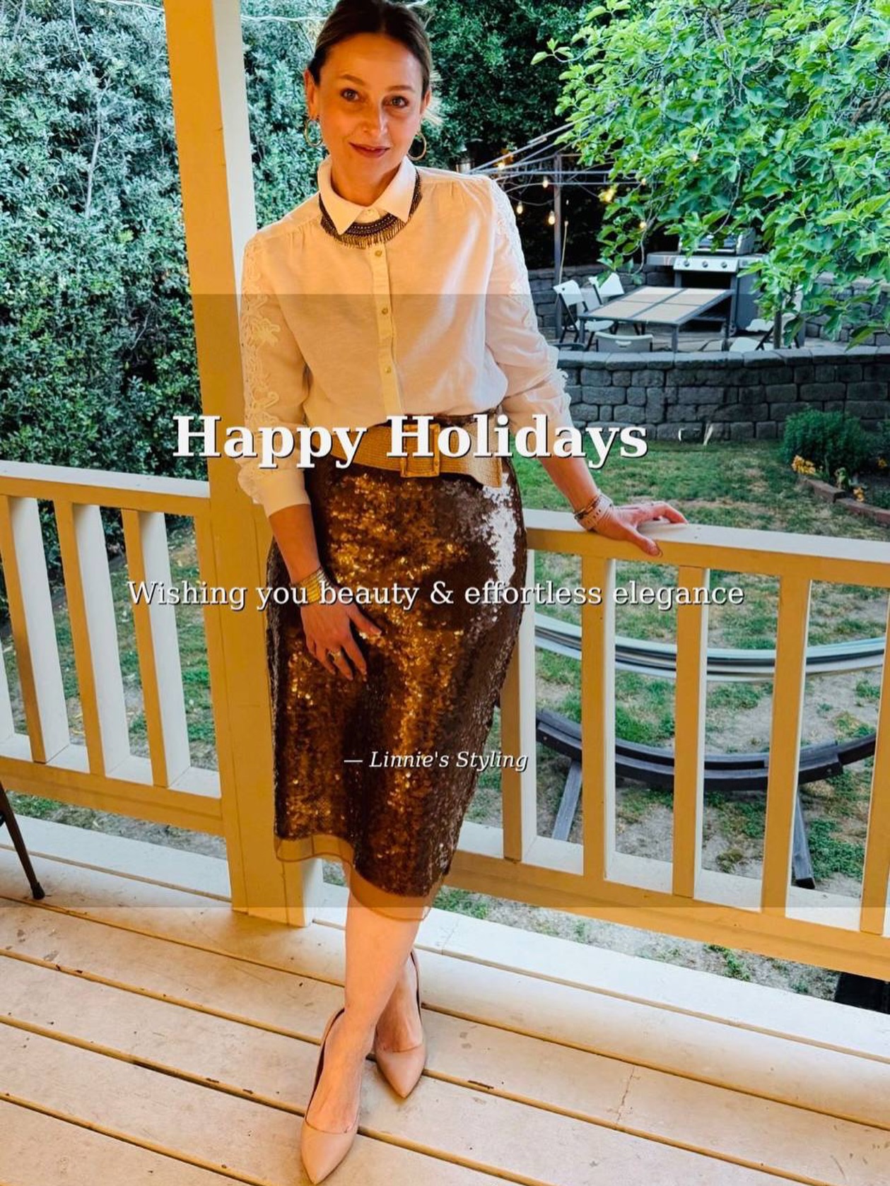 The clean white shirt softens the statement sequin skirt, while the neutral tones (white + cream) keep everything refined!
Matching shoes and belt tie the look together, and the mix of matte + shine adds depth 💫
▫️Stylist tip:
Pair one statement piece with clean basics and keep your colors cohesive - that’s the key to an elevated look