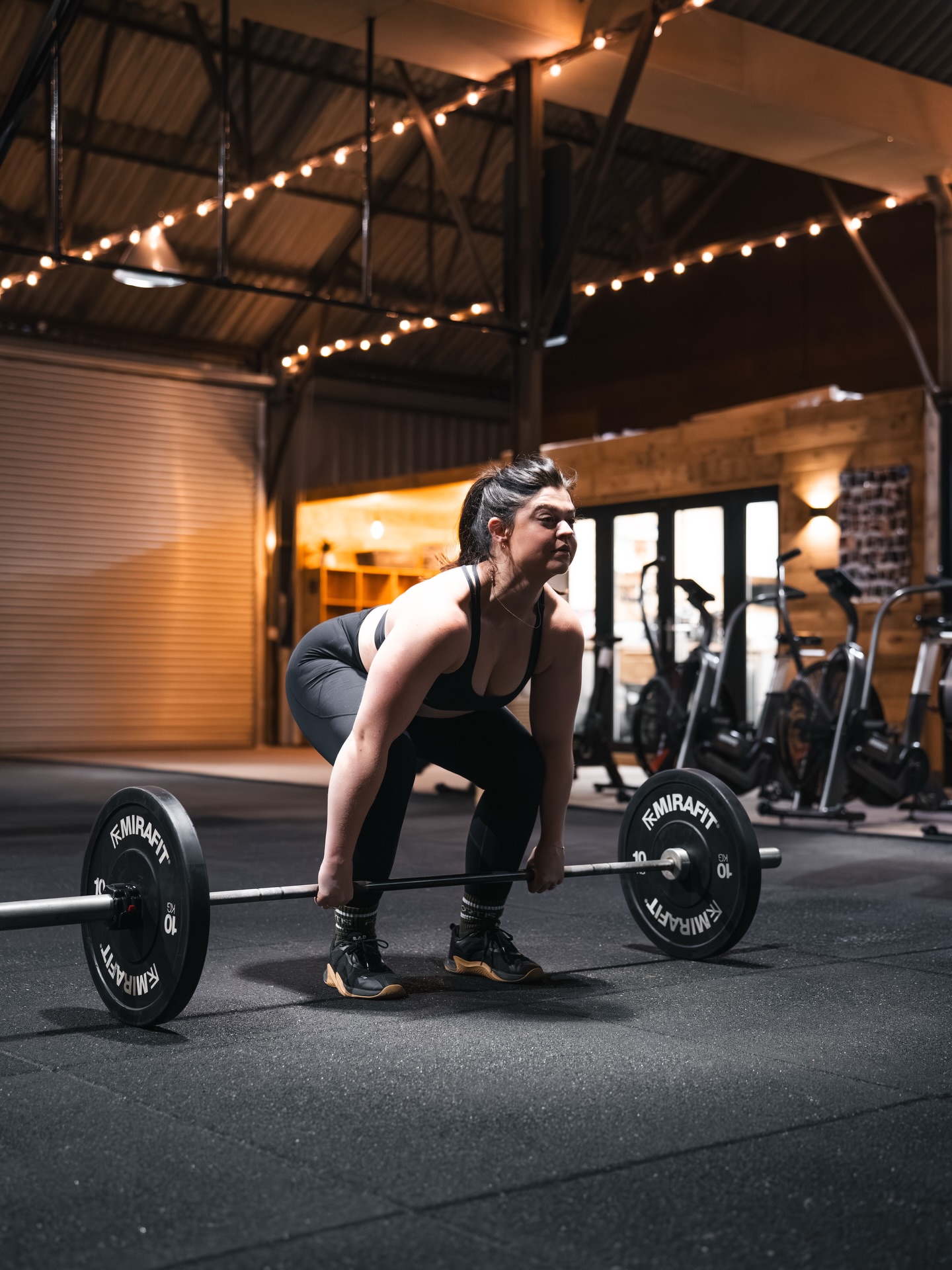 ๐ข๐๐ฌ๐ ๐ฃ๐๐ ๐๐๐๐ง๐๐ก๐
Olympic lifting in the programโฆ and itโs a game changer.
The clean & jerk isnโt just about getting weight overhead โ itโs about power, speed, coordination, and confidence under the bar. It pushes you to move better, get stronger, and trust your body in ways standard lifts donโt.
Donโt worry if youโre new to it โ we break everything down, coach it properly, and build you up step by step.
This is where strength meets skill.
Ready to level up your training?
#lifting #farmgym #training #TEAMFORTIS