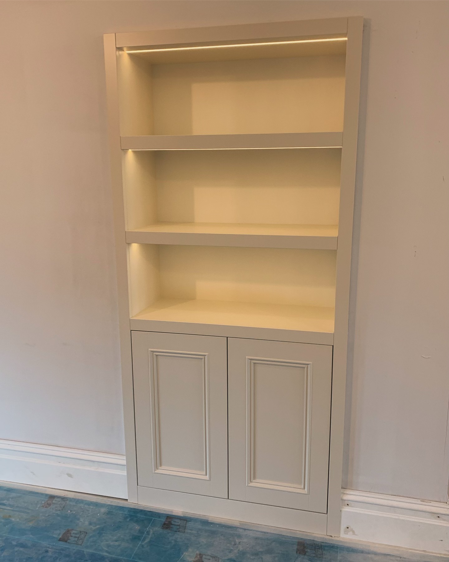 Built-in unit with warm white LED lighting, a smart way to make the most of an alcove space