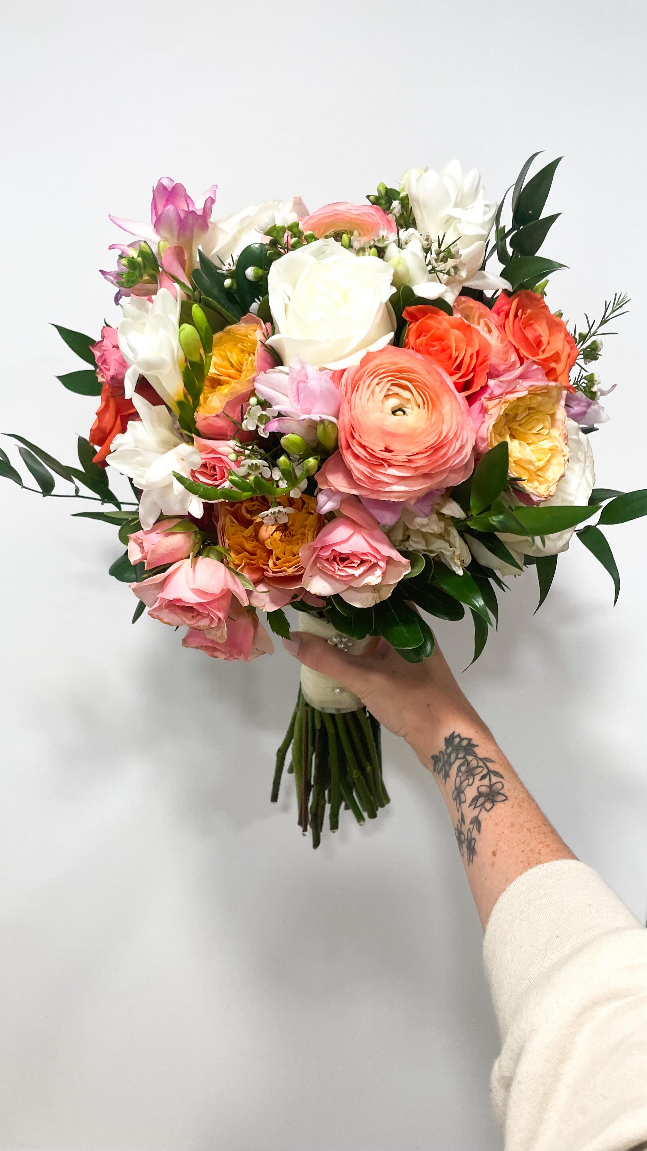 When you book me, you're not just booking a professional resin artist, you're booking a florist with 15 years of designing experience who brings that expertise to every piece🌸
✨Fun fact: design edits are so rare because I meticulously match the original bouquet's technique, shape, and creativity!
#floralpreservation #bridalbouquet #weddingflowers #resinart #flowerpreservation