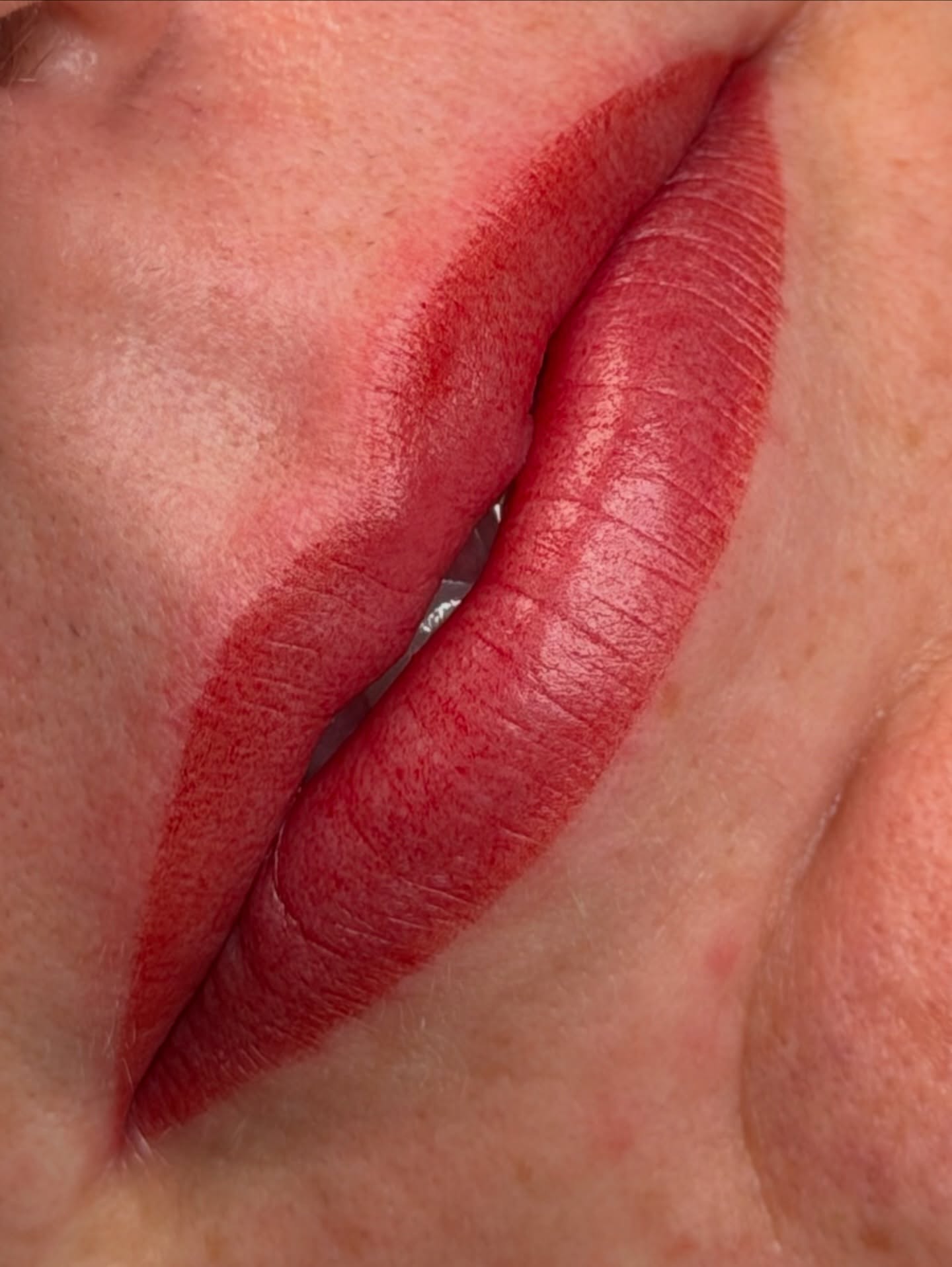 POV: you wake up… and your lips are already doing the most 💋✨
No liner.
No lipstick.
No “wait I look pale, hold on.”
Just fresh, healthy, naturally blushed lips… 24/7.
Lip blush is not about changing your face.
It’s about bringing BACK what was already yours
💋 Your coffee cup stays clean… not your lipstick
💋 “No makeup” makeup becomes actually no makeup
💋 Lips look fuller without filler (yes, illusion is everything)
💋 Even tone = no more concealer gymnastics around your mouth
💋 You can roll out of bed and still look like you tried (we love that for you)
💋 Gym, pool, chaos with kids… still cute
And the best part?
This is healed, lived-in beauty. Soft, effortless, yours.
Rooted in science + artistry always 🖤
Schedule a lip blush consultation in my studio in Acworth and learn more!
#acworth #lipblushacworth #lipnlishkennesaw #lipblushmarietta #marietta #kennesaw