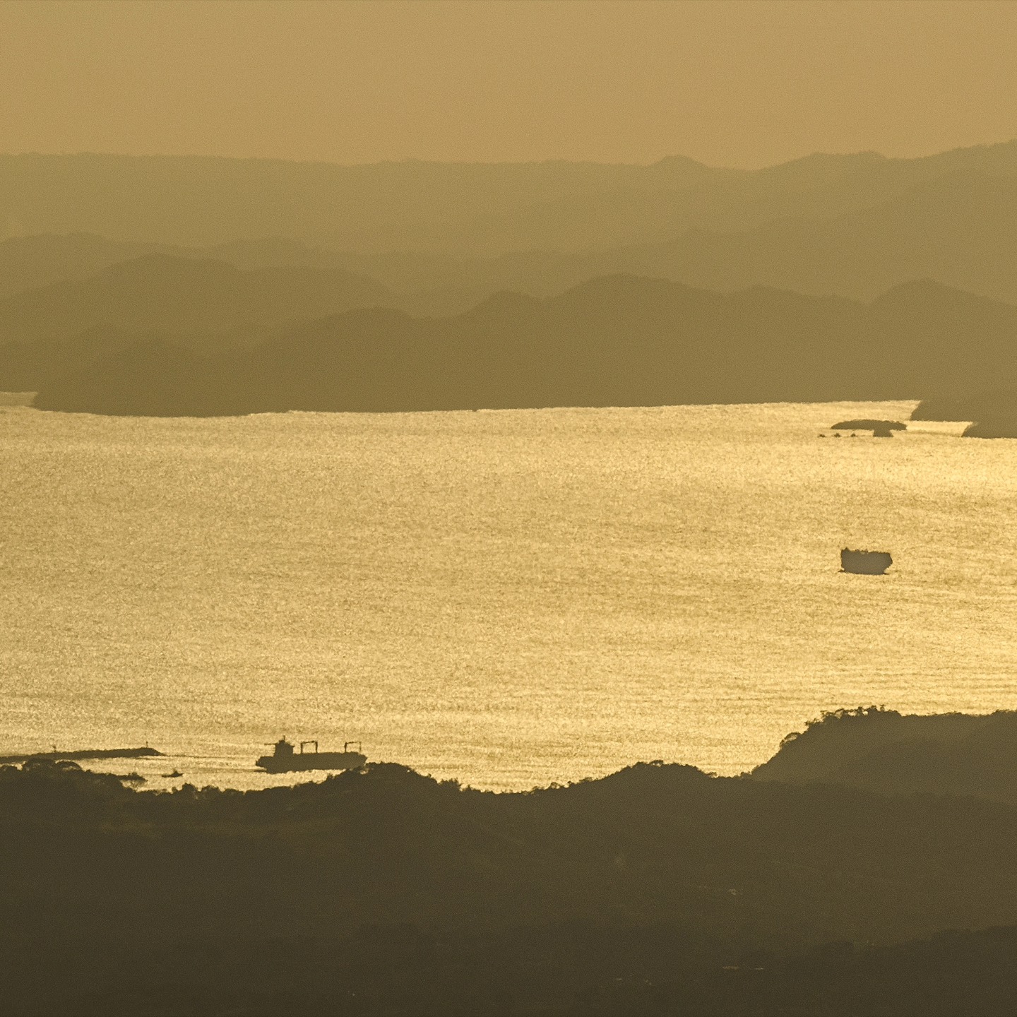 El Golfo de Nicoya desde las montañas cerca de San Ramón. Panorámica ultra ancha en 7:1. Original en 21000x3000 px, apenas para un mural 😉
.
#photography #pano #panoramic #panoramicview #panoramica #nikon #nikonz #nikonshooter #nikonshooters #lateafternoon #nicoya #golfodenicoya #sanramon #moncho