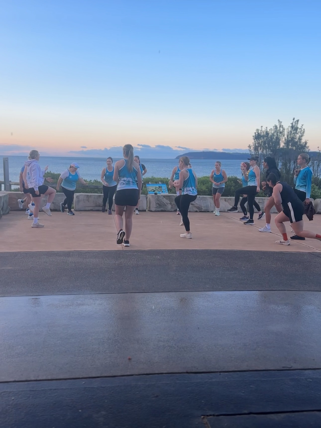 Belle Running starts back this Saturday! And boy oh boy do we need this runners high 🌊
If you’re running the Half or the 12K we kick our program off with you at 6AM at @uminaslsc 🏃♀️ after your run you can roll right into stretch with @kellates
If you’ve been on the fence or unsure, this is your sign to start. 5Kers you get started in a couple of weeks but don’t forget to do your registration ASAP!
All registrations include @baytobayrunningfestival registration and our much loved Pilates for Runners program.
Let’s go!
@woywoyrunners @mtpenangparkrun @baytobayrunningfestival @jenna_salvaterra