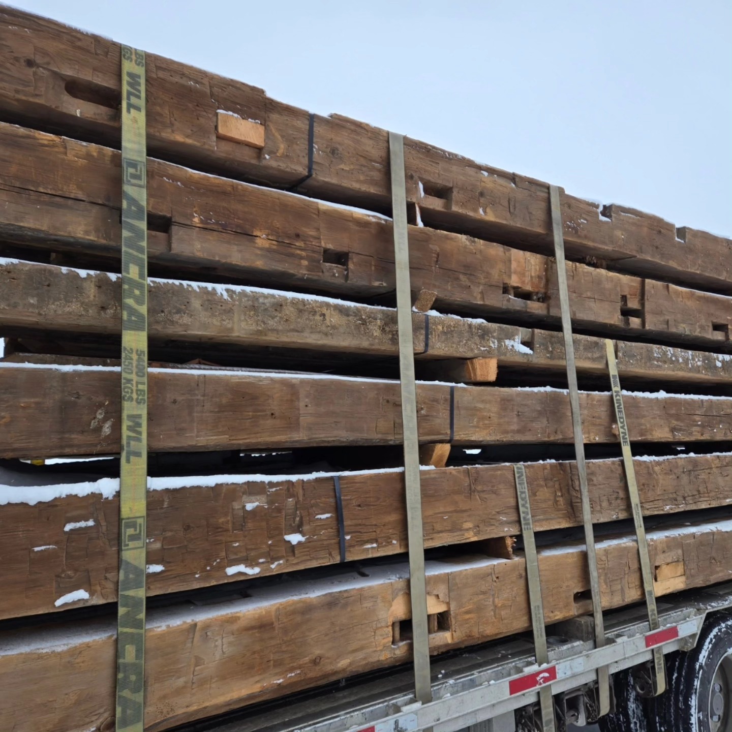 Last load before Christmas, heading south to thaw out.
#handhewn #barnbeams #rustic #timbers #timberframe #reclaimed #Timbercraftco #barntimbers #barnboard #beams