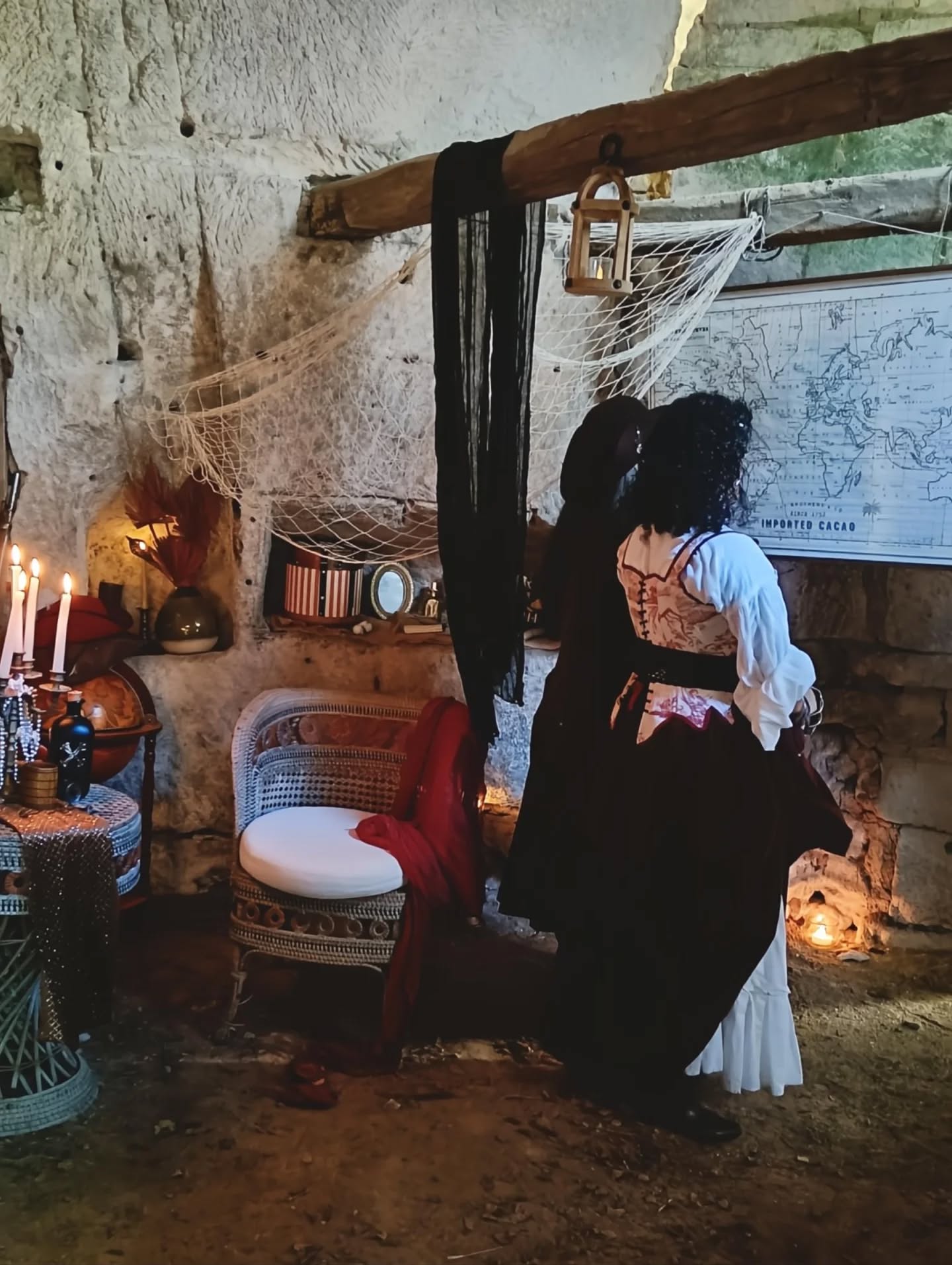 Shooting pirates pour la @pictavpirates 🏴☠️⚔️
Lieu du shooting @15saintlouisbeaumont
Avec les magnifiques costumes de @cassotiscostumes
Hâte de découvrir les photos de @rosalumen !
#pirate #costume #pirateparty #pirateaesthetic #decoration