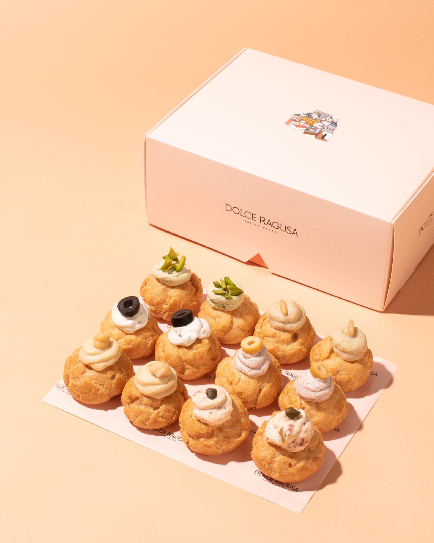 لمسة مالحة، بلقيمات خفيفة وناعمة، تنصنع للمشاركة... أو تستمتع فيها لحالك!👀
اطلب البوكس الآن
A savory touch, in soft, delicate bites.
Made to be shared... or slowly enjoyed on your own!👀