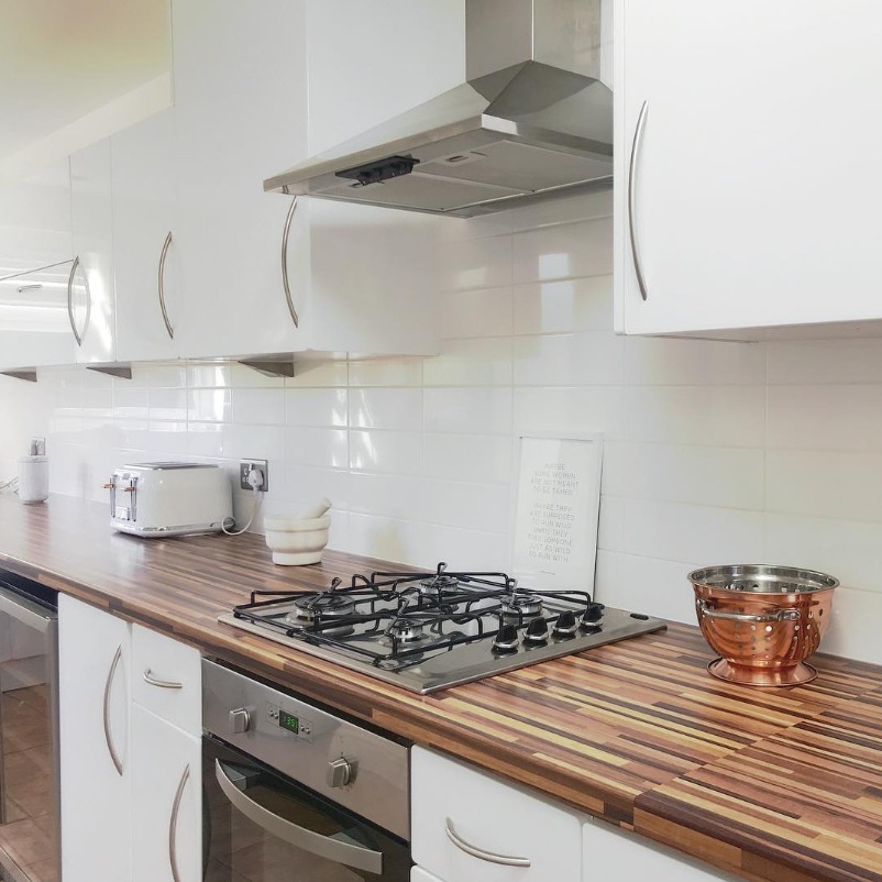 Good evening everyone! I am getting lots of enquiries at the moment which is fantastic but please note, I am a solo cleaner so my availability is very limited 🧽✨