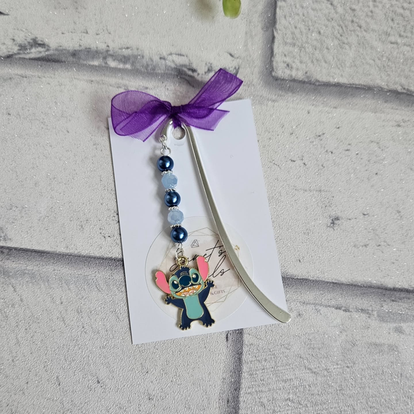 I have a few spare "Stitch" charms left.. would you like something made with this little cutie? .. just get in touch to discuss a custom order
💙🩵