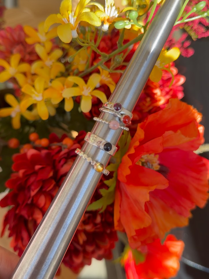 🇳🇱🌸Highlighting our real gemstone ring workshop, choose from different kind of gemstones such as garnet, topaz, amethyst, citrine and many more💍 See you soon? #amsterdam #amsterdamguide #workshop #experience #jewellery