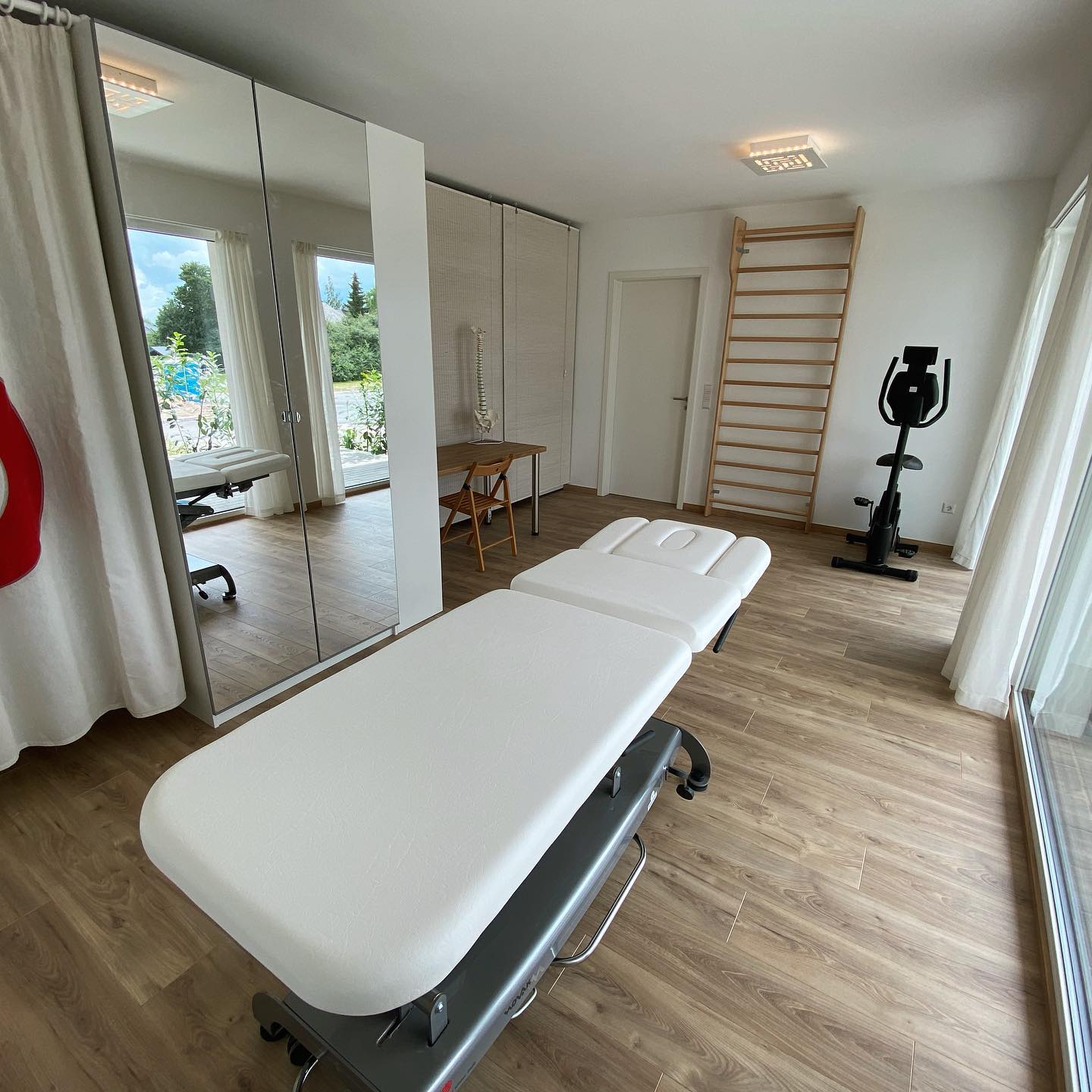 Nouveau cabinet de kinésithérapie situé à Bissen L-7796, Rue An der Bléi 2.
Prise en charge au cabinet et à domicile sur rendez-vous.
Plus d informations sur :
https://www.kinesitherapeute-bissen-gillet-kevin.com
#kinesitherapie #kinesitherapeute #reeducation #cabinet #santé #sante #bissen #luxembourg #ettelbruck #mersch #therapie