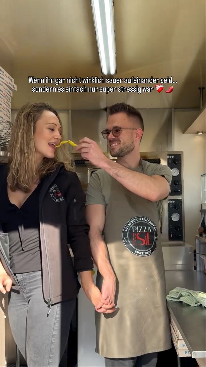 Einfach mal Chili-Mili 🌶️❤️🩹
Lass ein „❤️“ da, folge uns und komm‘ uns an einem unserer Standorte persönlich besuchen!
HOHENFURCH | HOFSTETTEN | LUDENHAUSEN | WESSOBRUNN | FORST | APFELDORF
#pizzapoesie #pizza #foodtruck #workbesties❤️