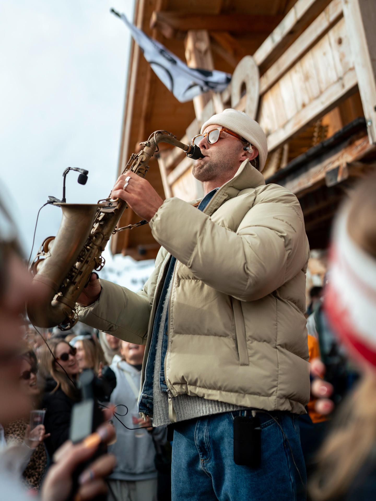 Looking back at another unforgettable festival week high upin the snowy France mountains! Thanks again @enterthesnow 🎷🏔️
📸: @emielhornman.photo