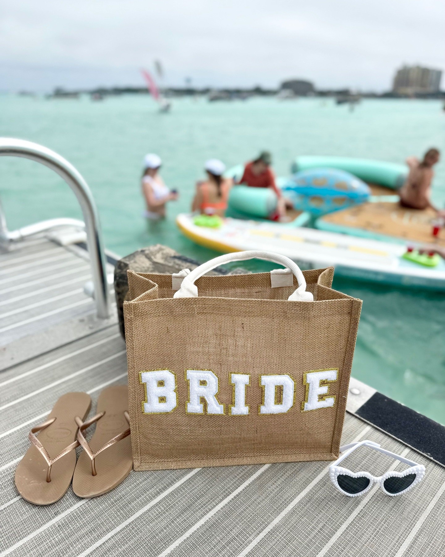 Don't forget to add a bachelorette party pack filled with a diamond ring float, a cute bag, a pair of sunglasses, sash, captain's hat, temporary tattoos, koozies, and a towel!
📸: @captwendirealtor