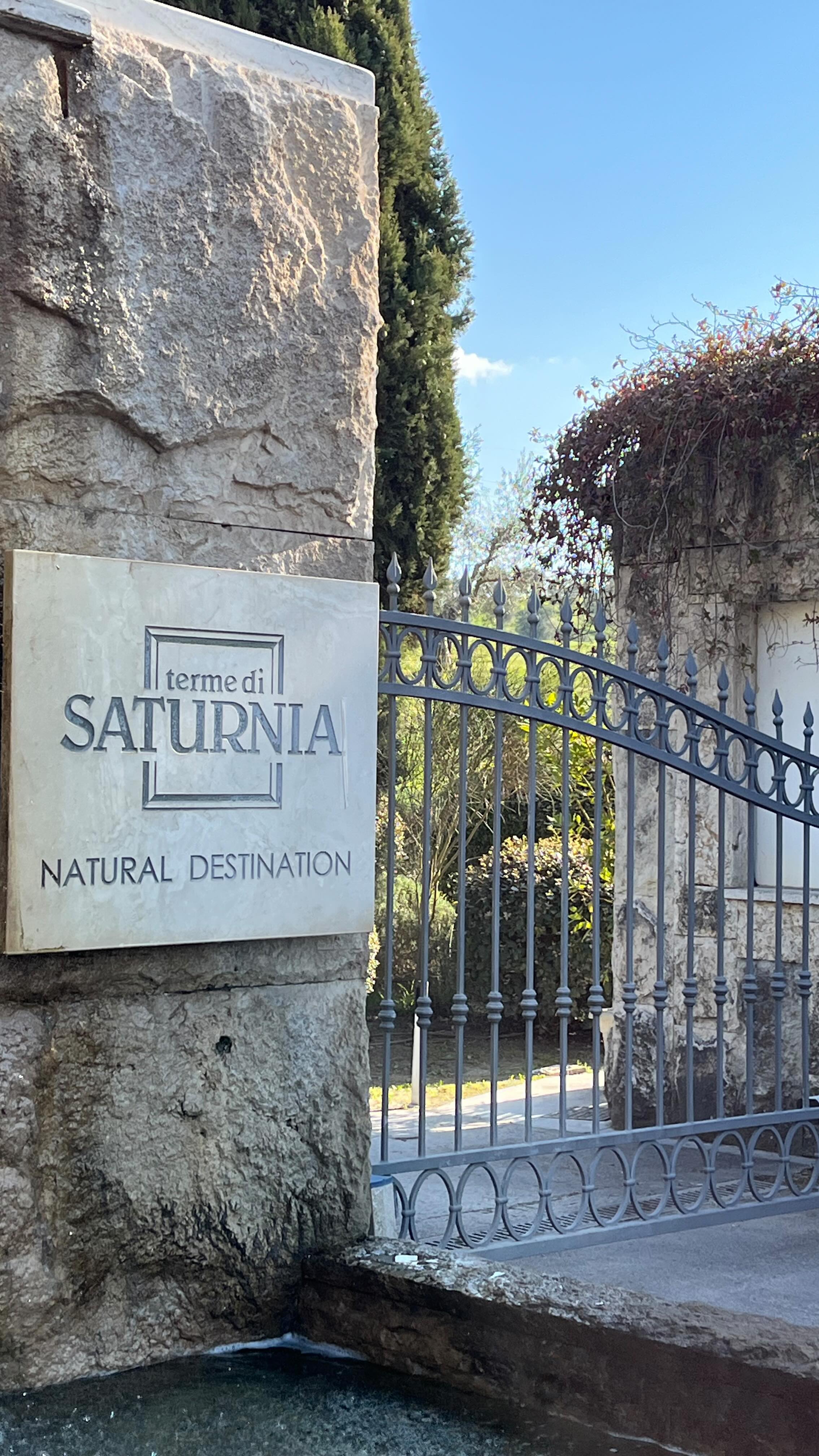 Settled in a wonderful nest in the middle of Tuscany Nature @termedisaturnia a place where you can cut with the daily life stress and rythmus and be simply yourself! Stay tuned to know more about it… #termedisaturnia #toscana #tuscany #italy #wellness