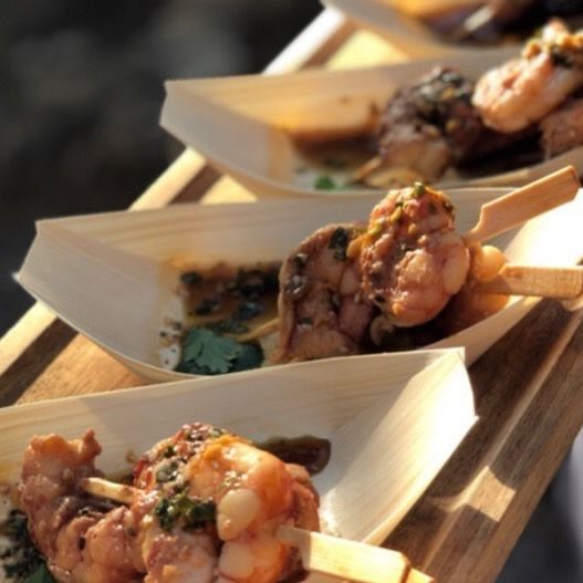 Little bites, big flavor. These Asian-style prawn canapés? Impossible to eat just one.
#prawncanape #ibizaweddingmenu #nourishtastings
