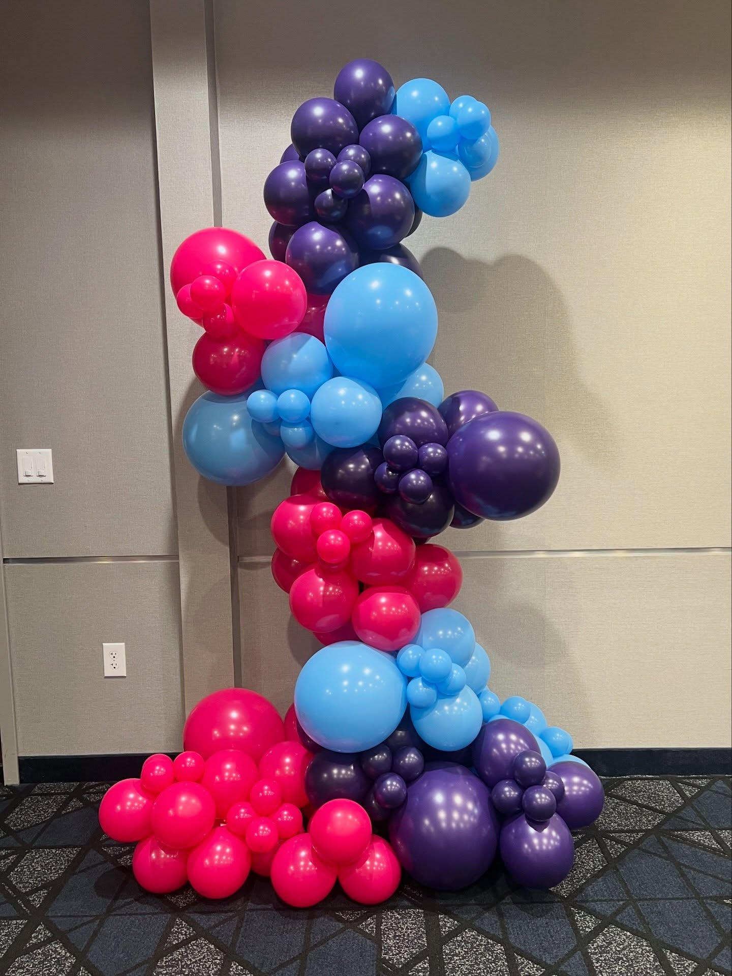 Let’s get into these freestanding garlands! 🎈
The perfect solution for venues with no walls, no hanging allowed, or when you just want flexibility.
They’re sturdy, stylish, and can be moved anywhere during your event, from the entrance, to the cake table, to the photo area with zero hassle.
Thinking about a freestanding garland for your event?
Visit Setupbysid.com or tap the link in our bio to place your order! ✨