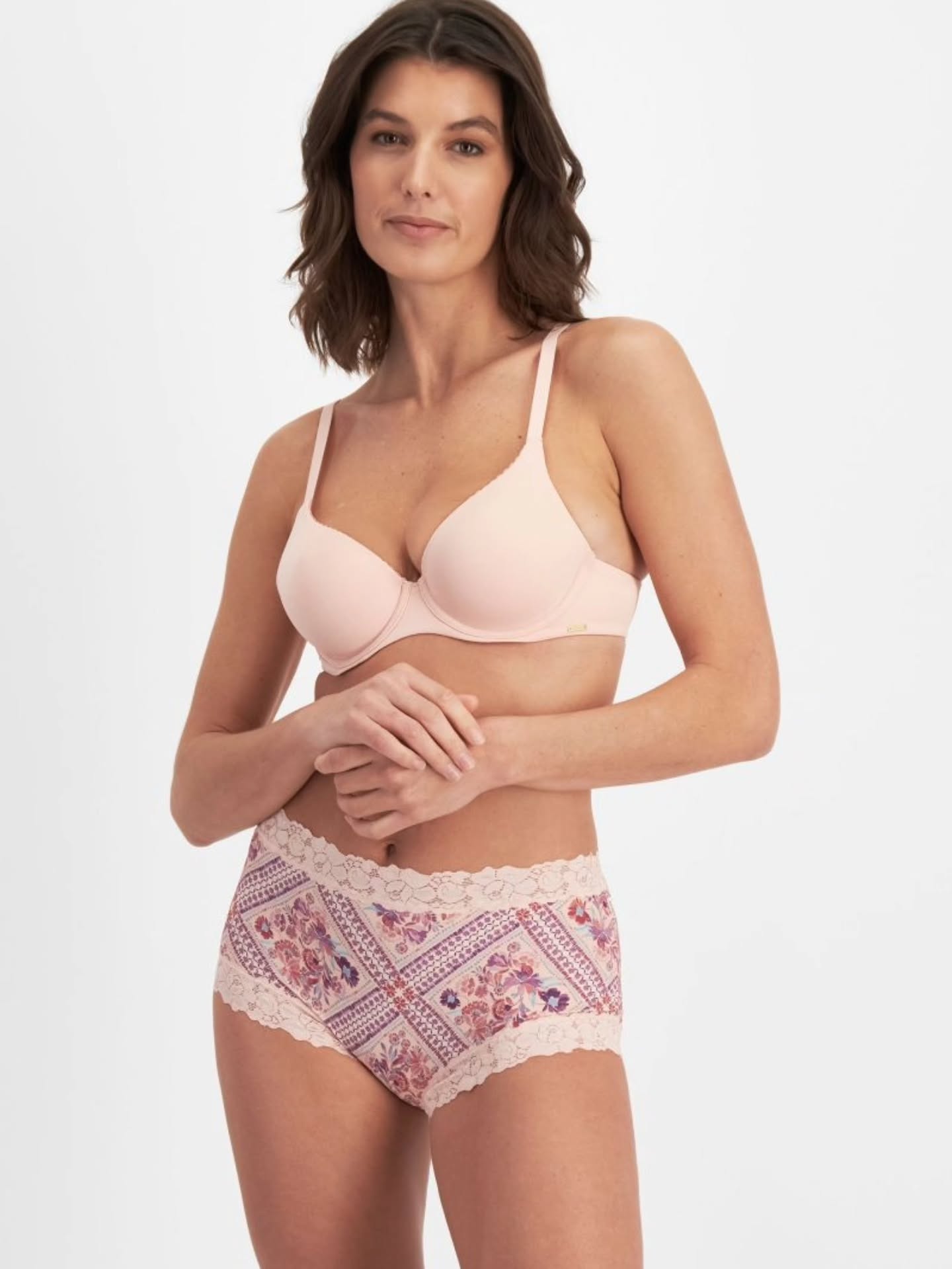 If you’ve been looking for the everyday bra…
this is it 😍
The Jockey Parisienne Beige T-shirt Bra — made for real life, real outfits, and those “I just need something that works” days
✨️Smooth under every t-shirt.
✨️Neutral enough to disappear.
✨️Comfortable enough to forget you even have it on.
No drama. No digging. No showing through.
Just a proper, wear-it-on-repeat kind of bra.
Available up to 40DD/E.