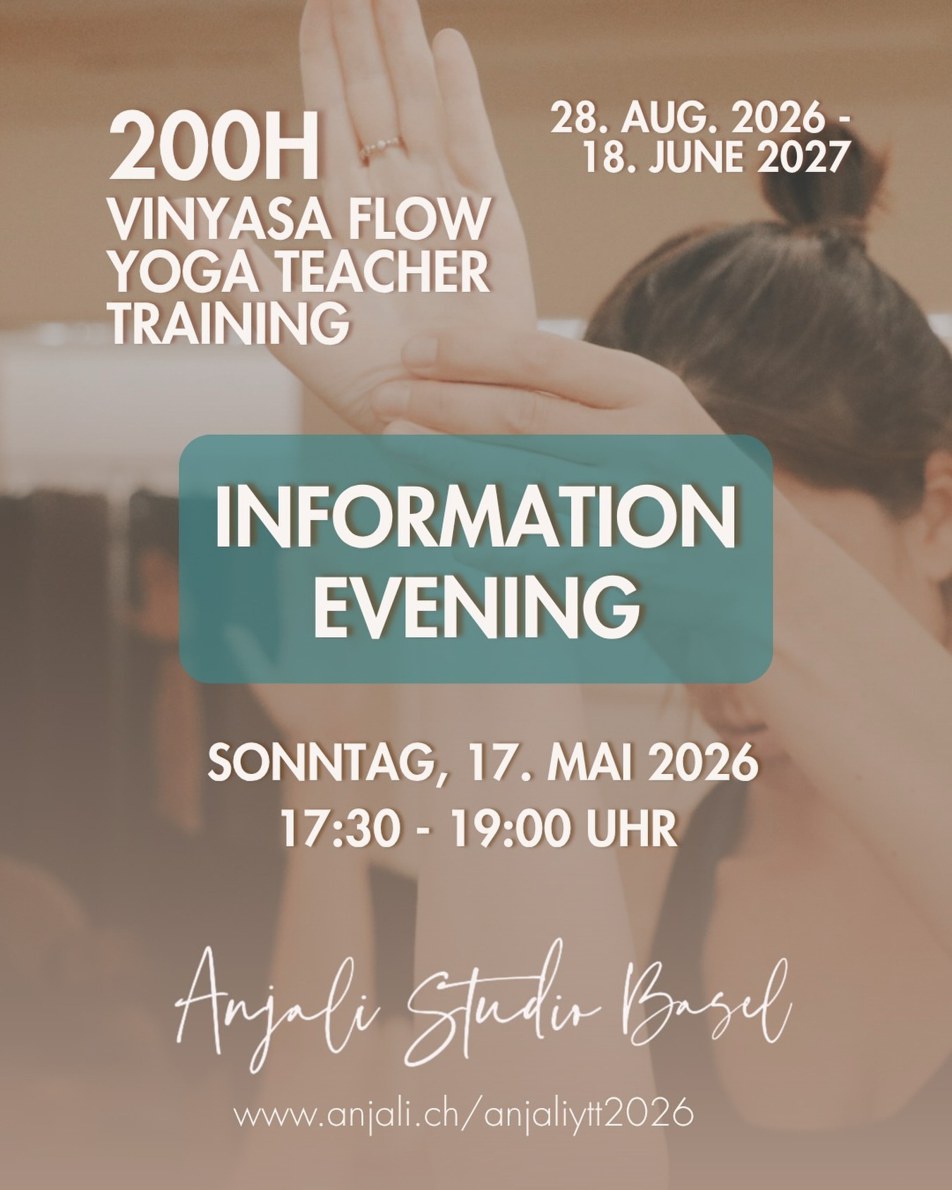 Nach einem unglaublich schönen ersten Durchgang geht das Yoga Teacher Training im Anjali Studio Basel in die zweite Runde ✨
Dich erwartet eine fundierte und gleichzeitig sehr persönliche Ausbildung mit Fokus auf Asana, Anatomie, Philosophie und darauf, wirklich sicher und authentisch zu unterrichten.
Ein ganz besonderes Highlight sind wieder unsere Gastlehrer Andrew und Rachel, die ihre Erfahrung und ihr Wissen mit dir teilen werden 🤍 @divinegraceyoga @theanatomyschool
Wenn du neugierig bist, tiefer eintauchen möchtest oder überlegst, diesen Weg zu gehen, dann komm super gerne zu unserem Infoabend am 17. Mai um 17:30 Uhr vorbei.
Anmeldung unter info@anjali.ch
Ich erzähle dir alles über das Training und beantworte deine Fragen.
Ich freue mich sehr auf dich ✨