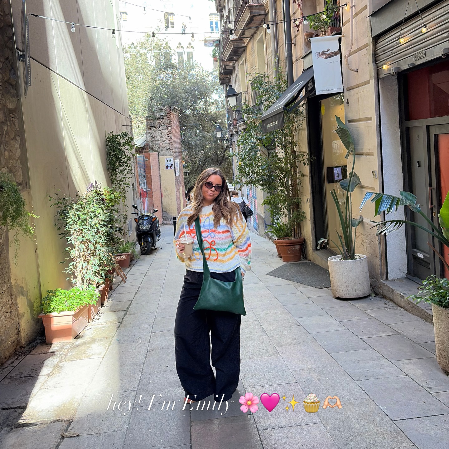 i bet you didn’t know that! 🧁🌸✨
heyyyyy, i’m emily & if you’re nosy like me im sure you’ll love having a read of random things about me 😂
anyone share anything with meeee? same fave foods? anyone planning to live in NYC over the next couple of years? 🩷🫶🏻✨🌸