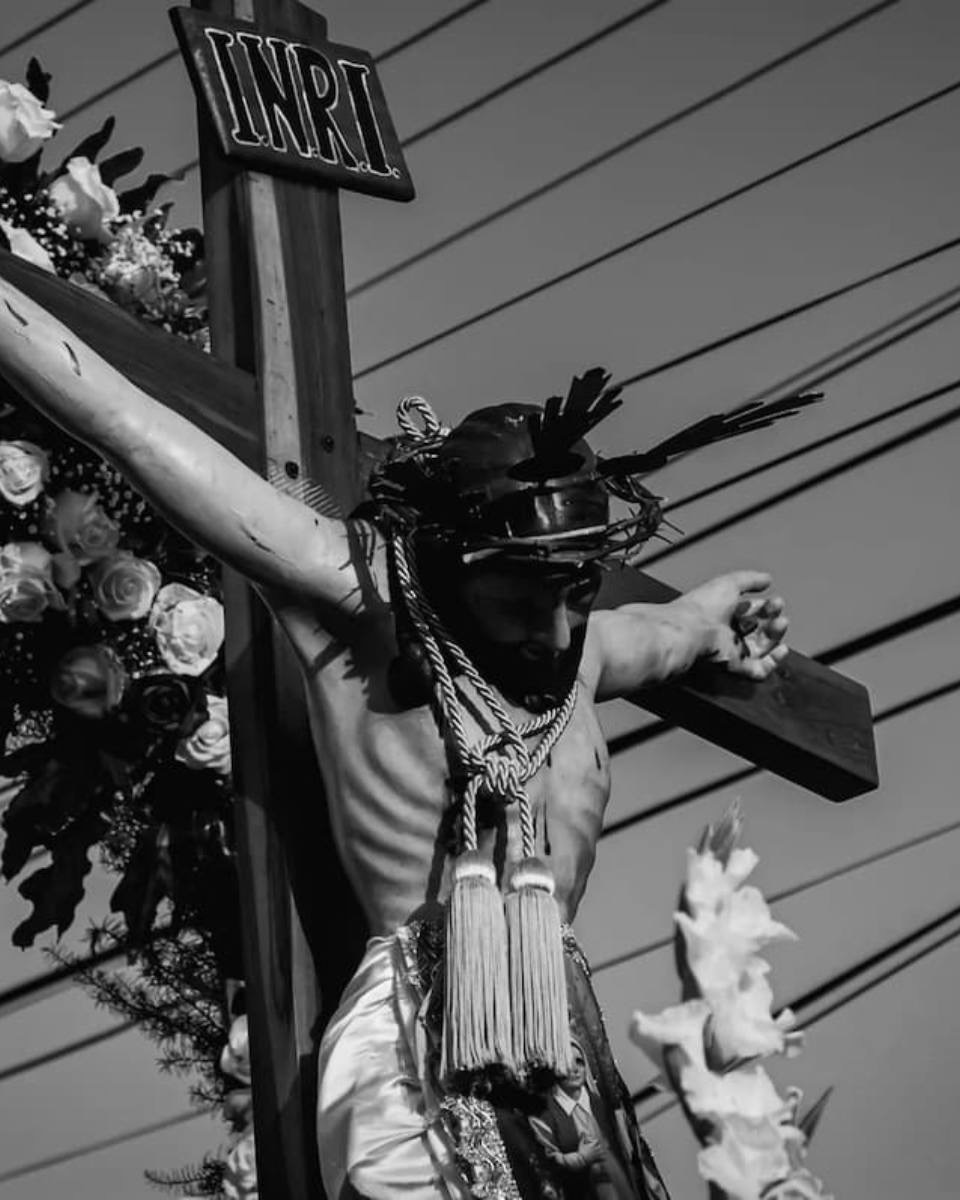 presents WITH GRATITUDE AND DEVOTION by Rafael Ayala Páez @rafaelayalapaez0
———————————————————————
“I have sought to document the poetry of the procession. The Christ of Health reminds us that hope and love live in small gestures, and not in the grandiosity of the world.”
———————————————————————
Rafael Ayala Páez photographs with respect and closeness. Through writing and image, he offers a portrait of belief carried through care and continuity, inviting us to witness a community moving together in devotion. He does not approach faith as something to be explained or translated, but as something lived.
———————————————————————
View Rafael’s photographs and read their story on the website.
LINK IN BIO >>>
———————————————————————
Do you have a story to share? SUBMIT your idea and photos to us on the website.
•
www.thepictorial-list.com
•
#pictorial_stories
—————————————————————
#rafaelayalapaez #venezuela #thepictoriallist