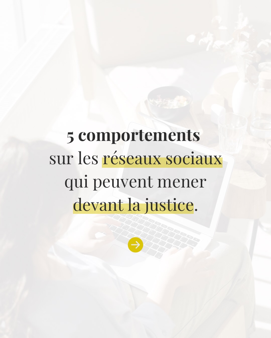 Les réseaux sociaux donnent souvent l’impression d’un espace informel où tout serait permis.
Mais la réalité est toute autre et là aussi, les règles juridiques s’y appliquent pleinement.
Certaines publications, messages ou partages peuvent constituer des infractions pénales : cyberharcèlement, menaces, diffusion d’images sans consentement, atteinte à la réputation ou à la vie privée.
Lorsque ces actes sont commis par un mineur, l’affaire relève généralement du tribunal de la jeunesse, qui privilégie des mesures éducatives et de protection. Mais ces mesures peuvent être importantes et avoir un impact réel sur le parcours du jeune.
Dans certaines situations graves, le tribunal peut également décider de renvoyer le mineur devant une chambre spéciale à 3 juges, à partir de 16 ans, sous certaines conditions. Il s’agit de la chambre de dessaisissement et le mineur est jugé comme un majeur.
Autre élément souvent méconnu : les parents peuvent être civilement responsables et devoir indemniser les victimes pour les dommages causés par leur enfant.
Comprendre ces règles permet souvent d’éviter que des comportements en ligne ne dégénèrent en procédure judiciaire.
Un doute, une question ? Contactez-nous directement par mail ou téléphone.